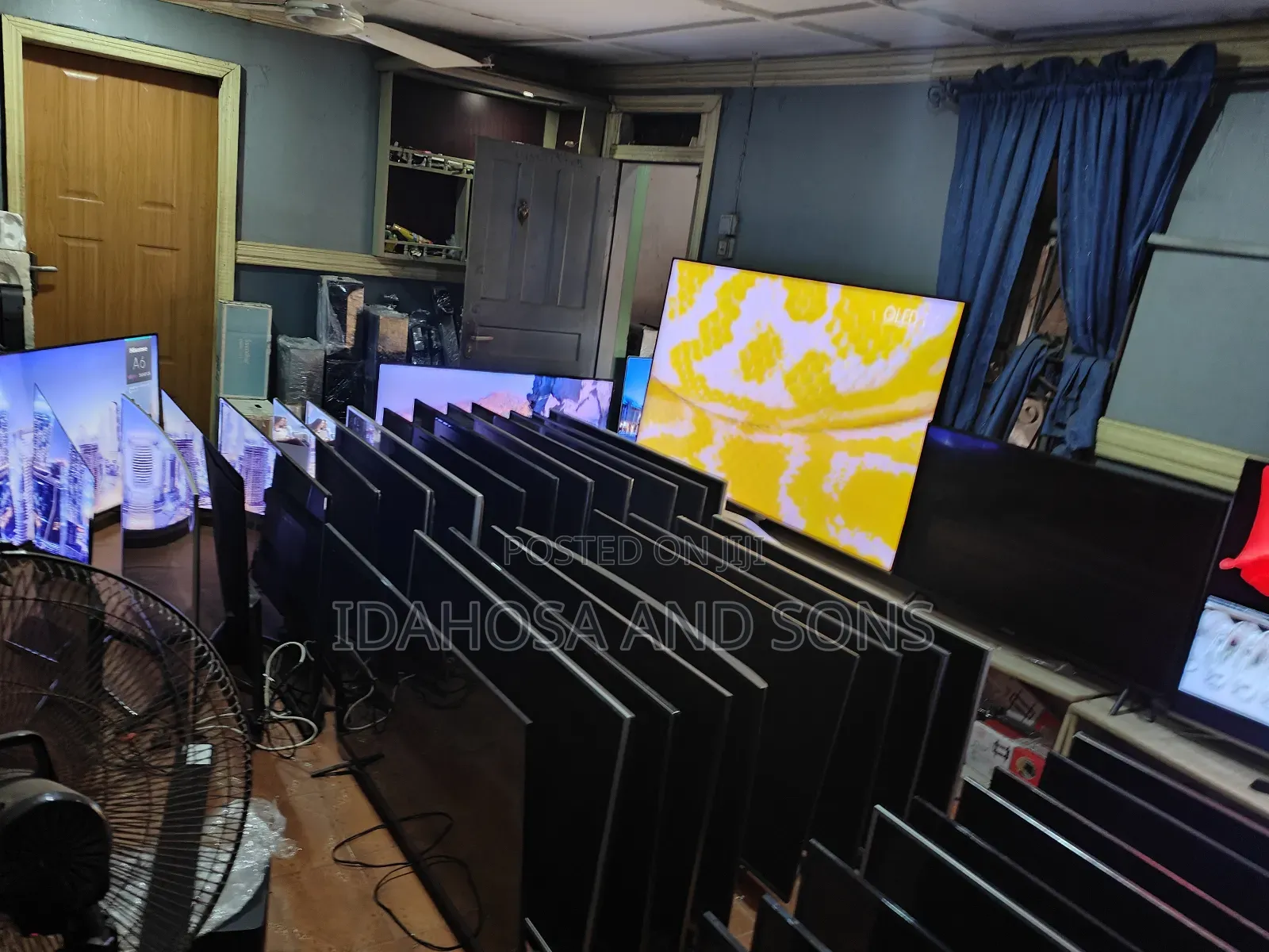 Different Sizes and Brands of Direct Uk Used Smart TVS