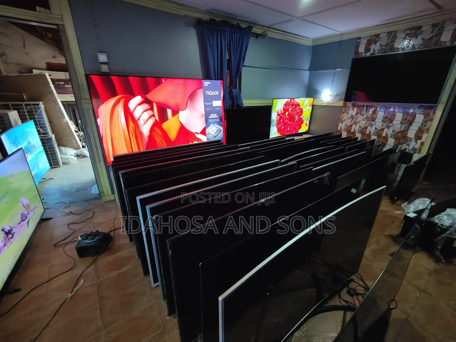 Different Sizes and Brands of Direct Uk Used Smart TVS