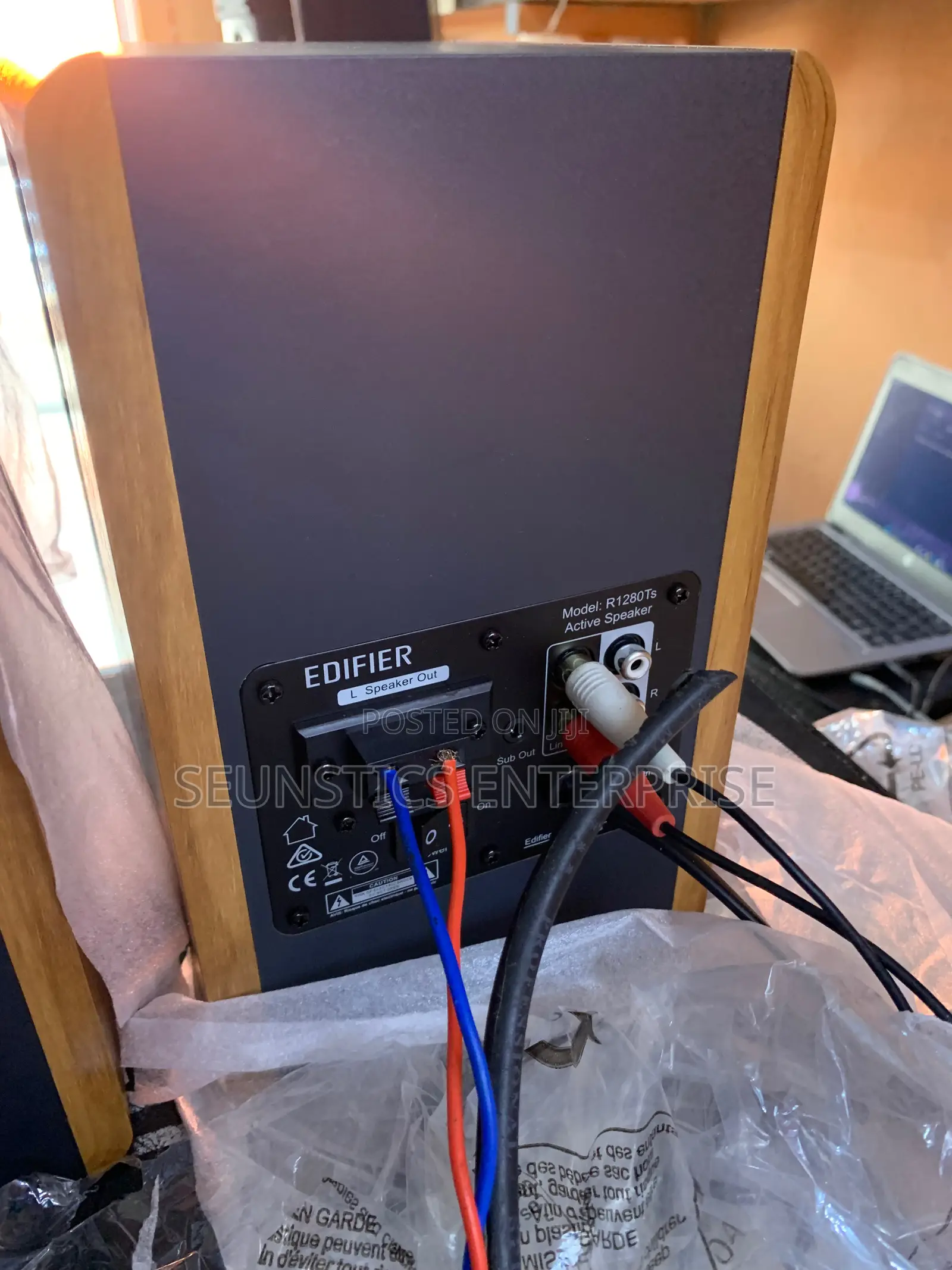 Quality Edifier Studio Monitor (Speaker)