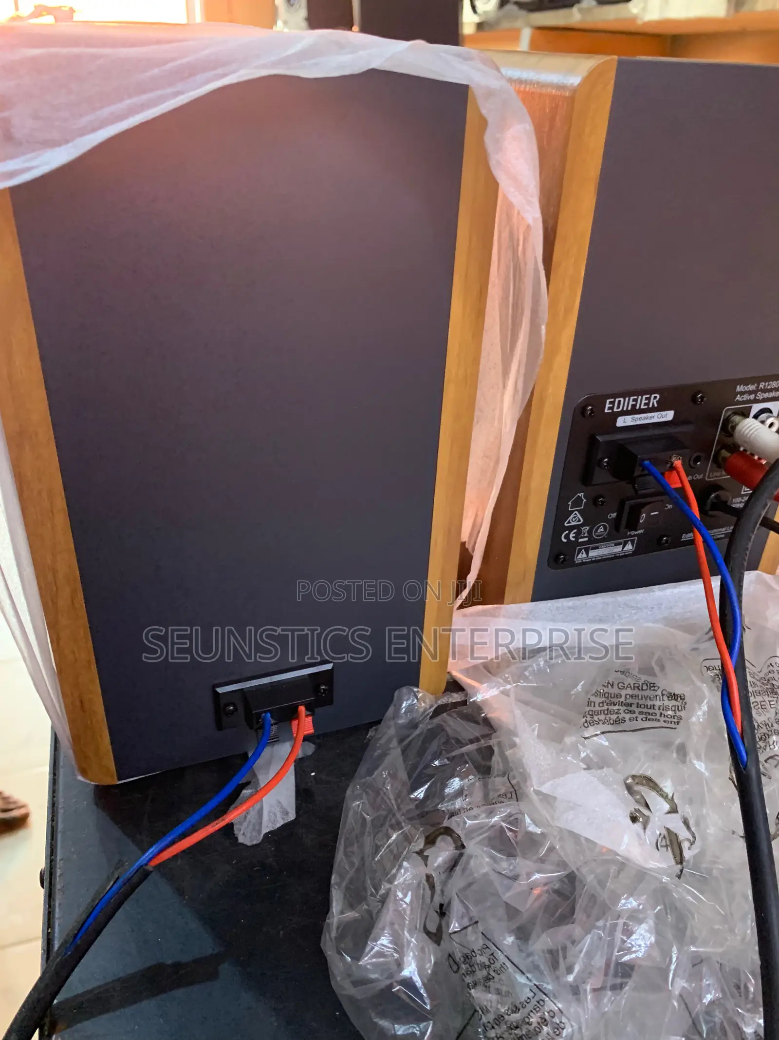 Quality Edifier Studio Monitor (Speaker)