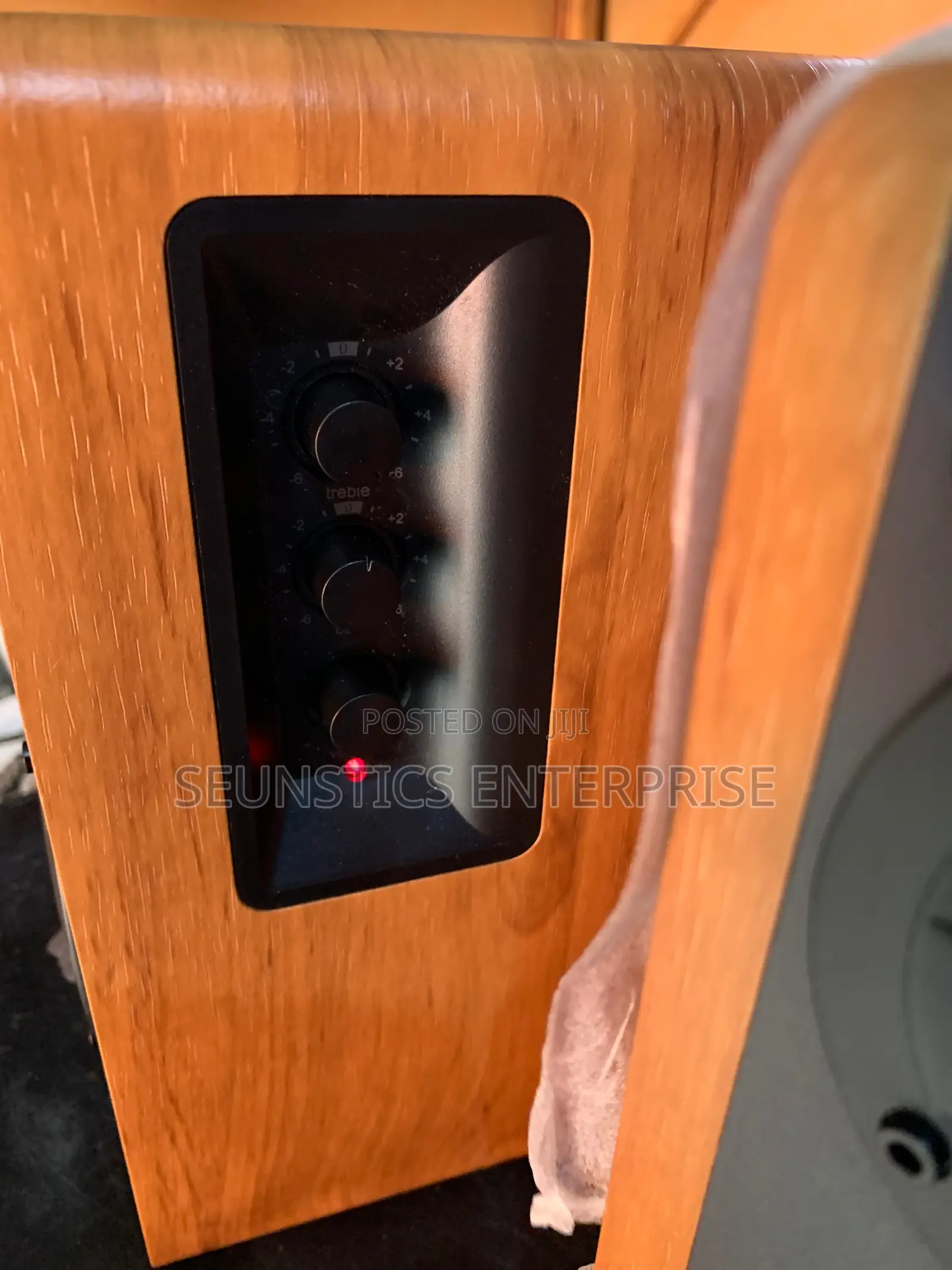 Quality Edifier Studio Monitor (Speaker)