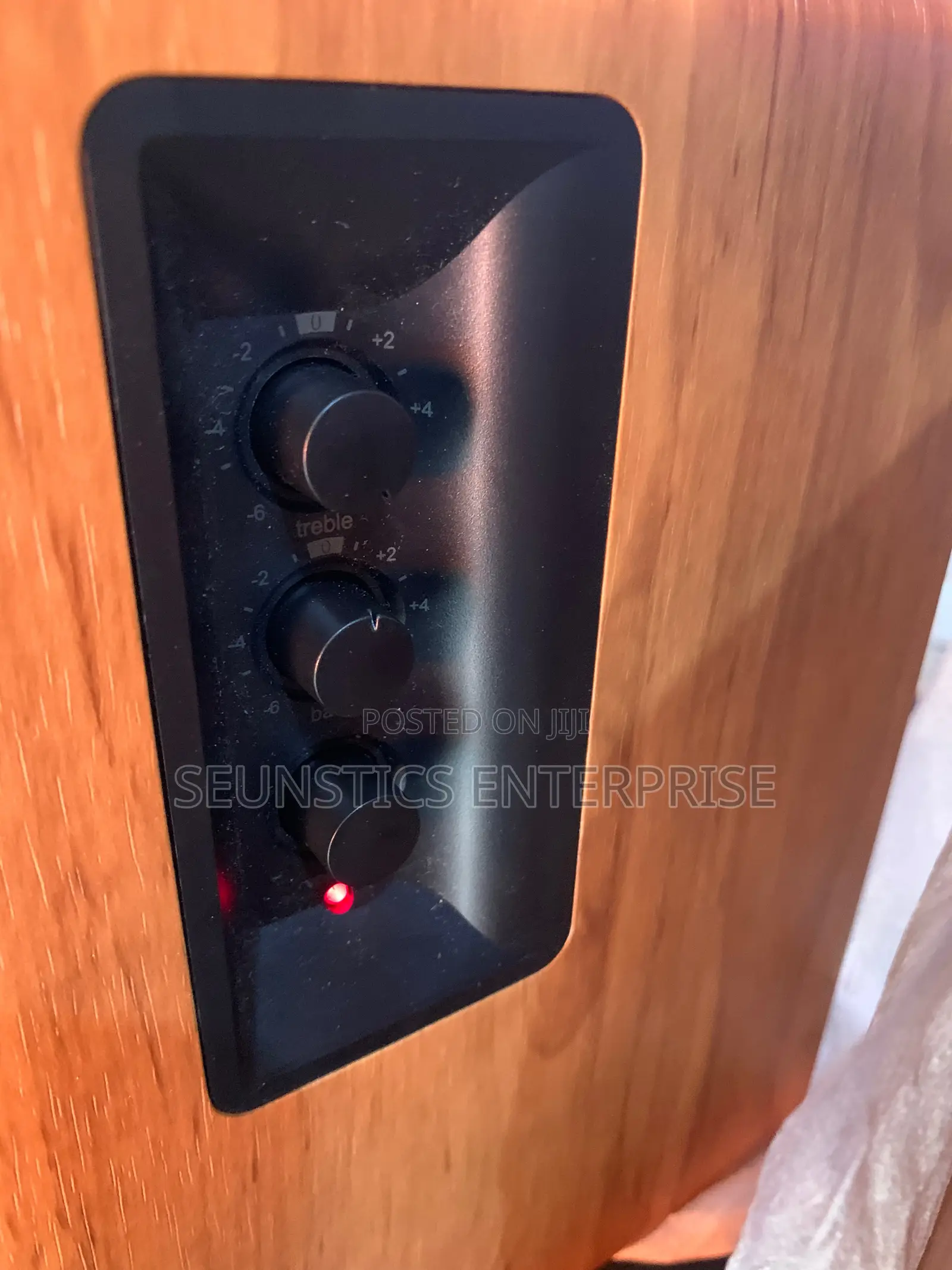 Quality Edifier Studio Monitor (Speaker)