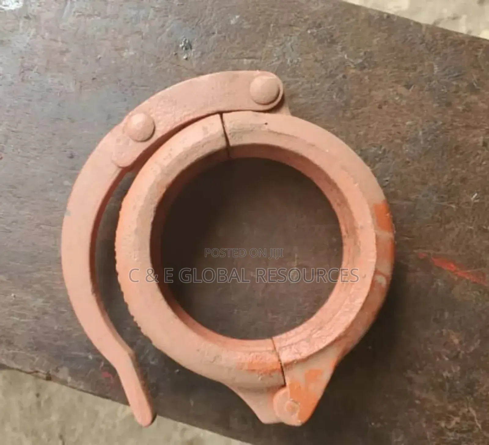 Trailer and Boom Concrete Pump Rubber Hose Pipe Clamp Clips