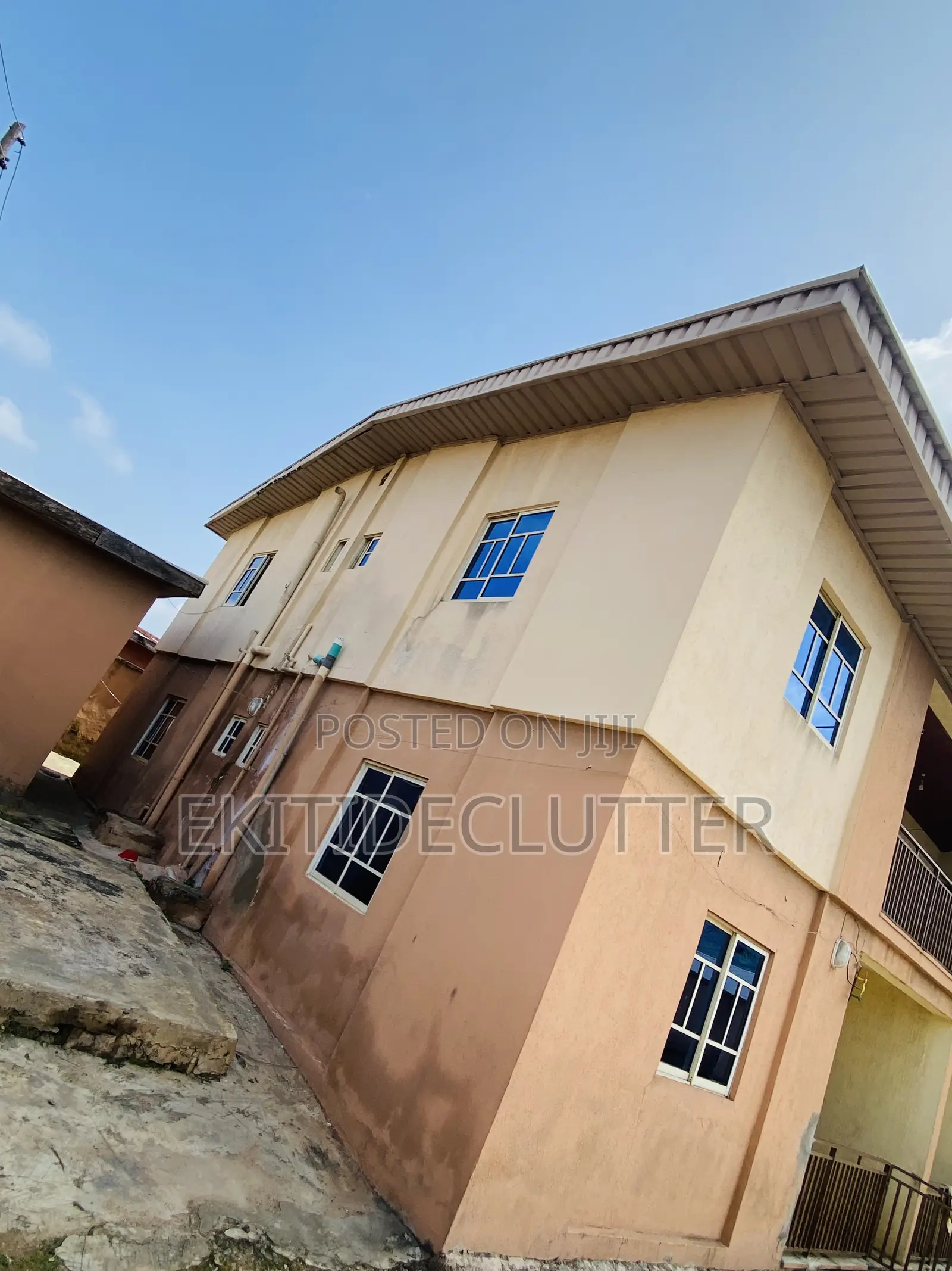6bdrm Mansion in Moferere, Ado Ekiti for sale