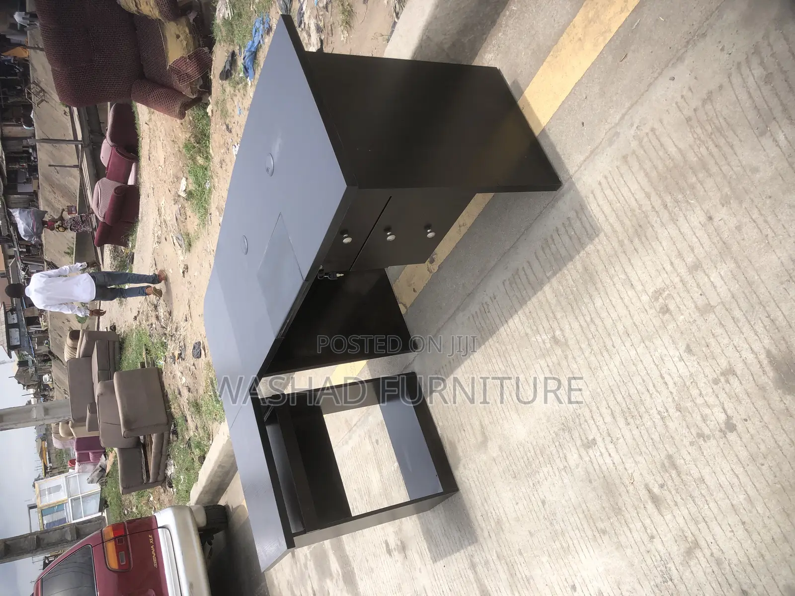 Design Corner Table
