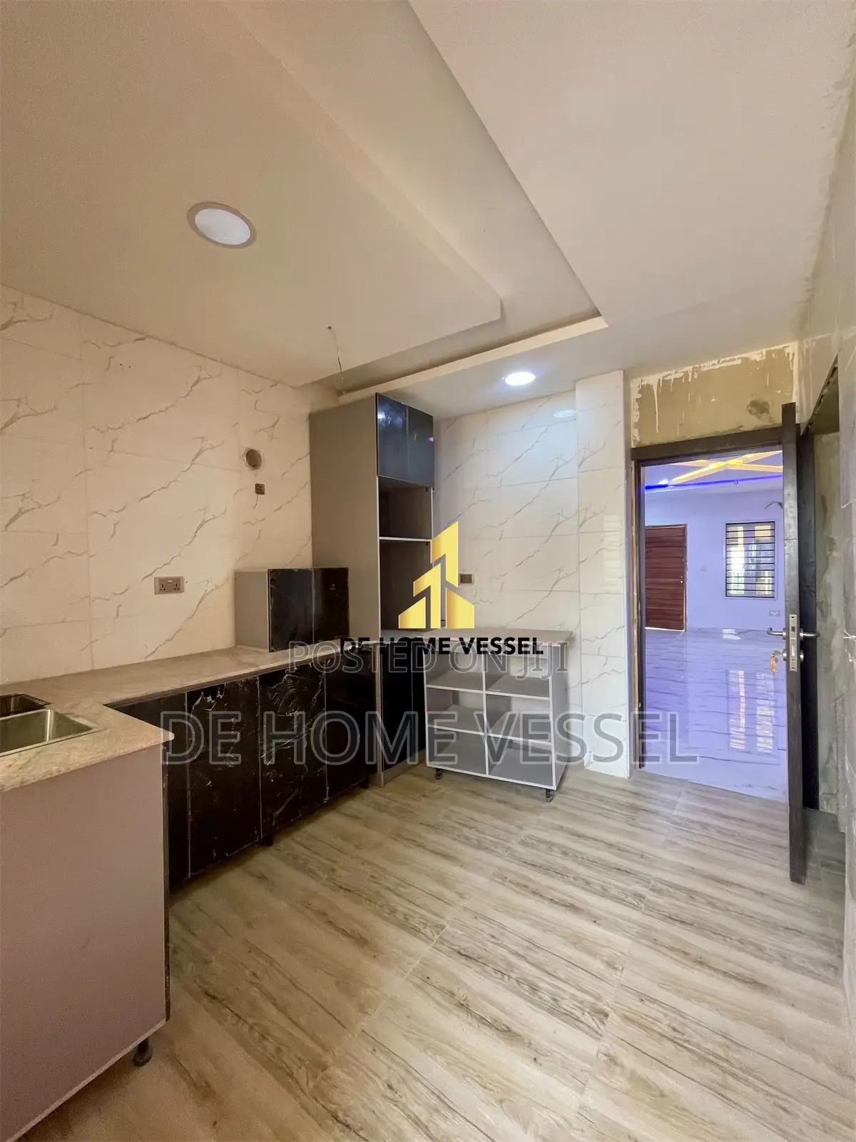 2bdrm Block of Flats in Lekki Phase 1 for sale
