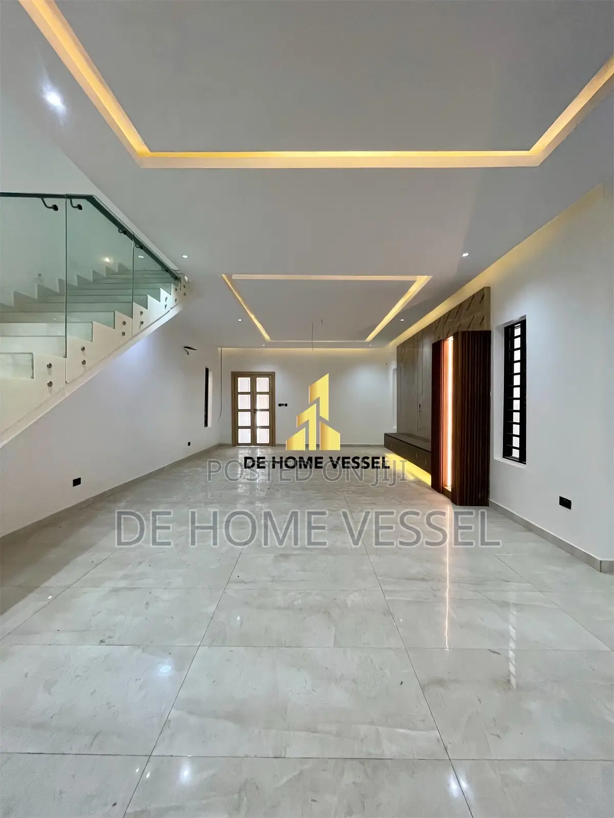 5bdrm House in Osapa london for sale