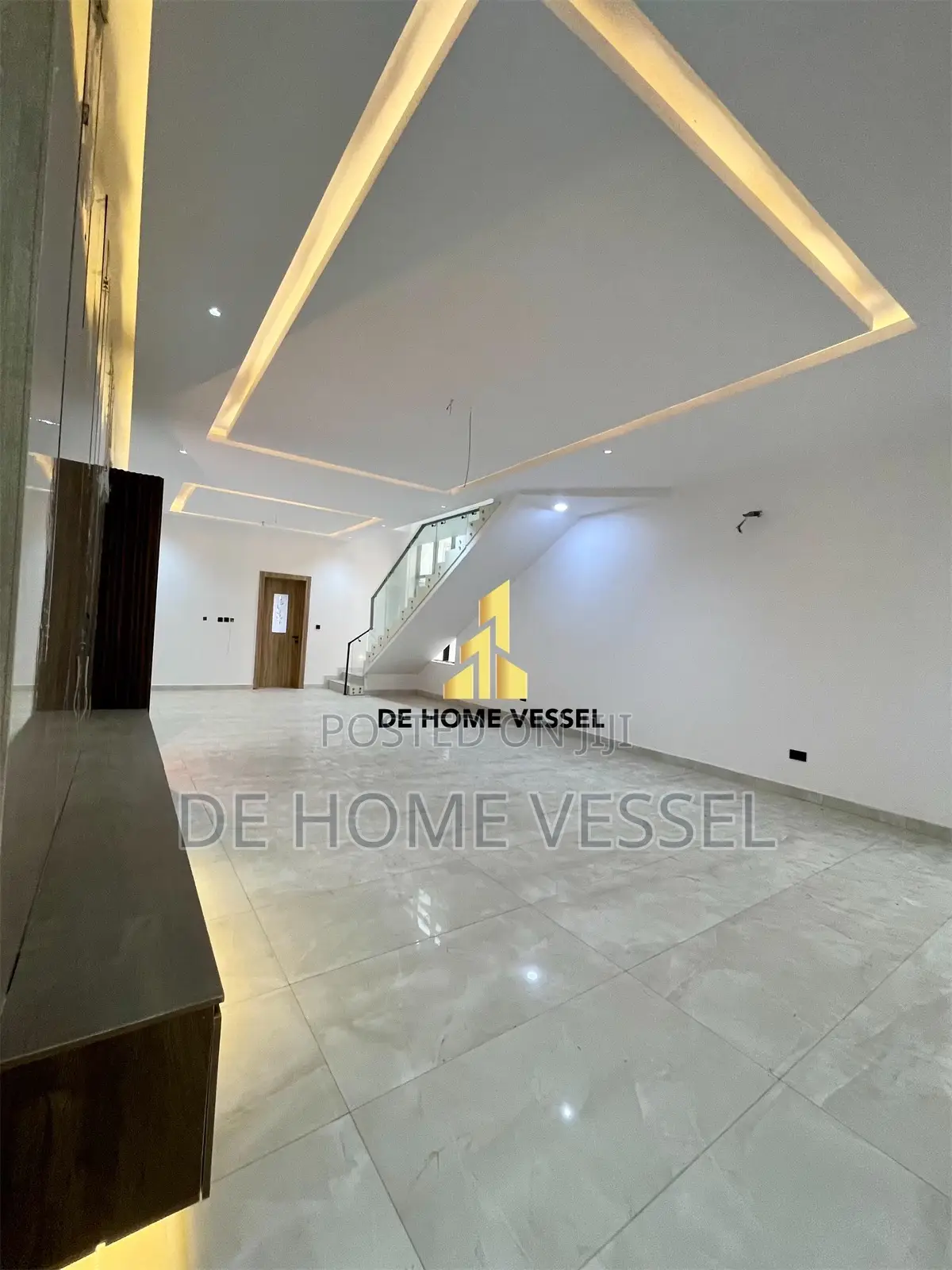 5bdrm House in Osapa london for sale