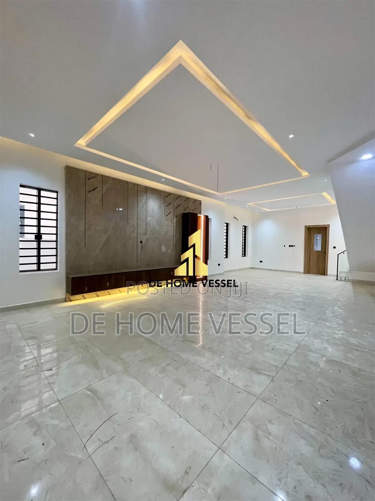 5bdrm House in Osapa london for sale