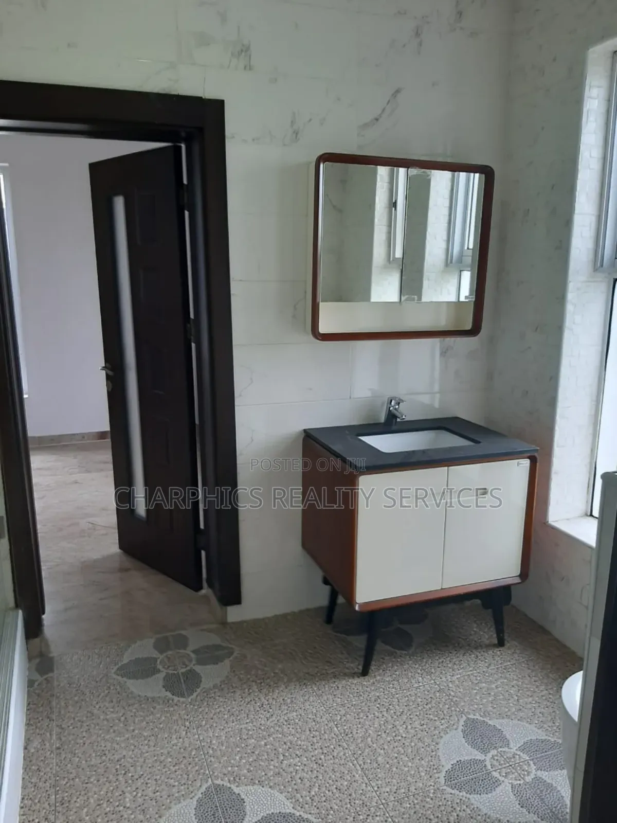 4bdrm House in Banana Island for sale