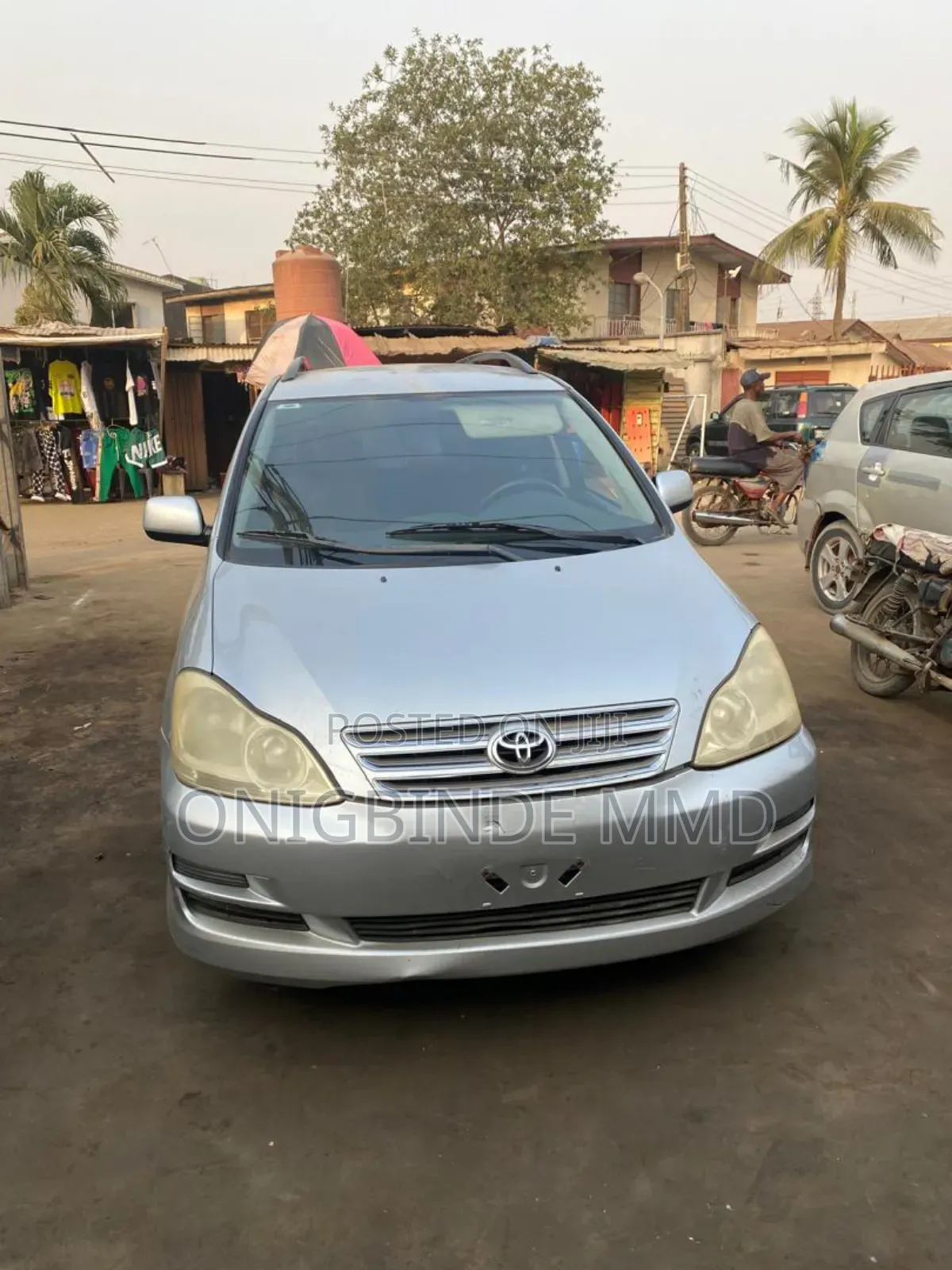 Toyota Avensis Verso 2.0 Petrol 2004 Silver