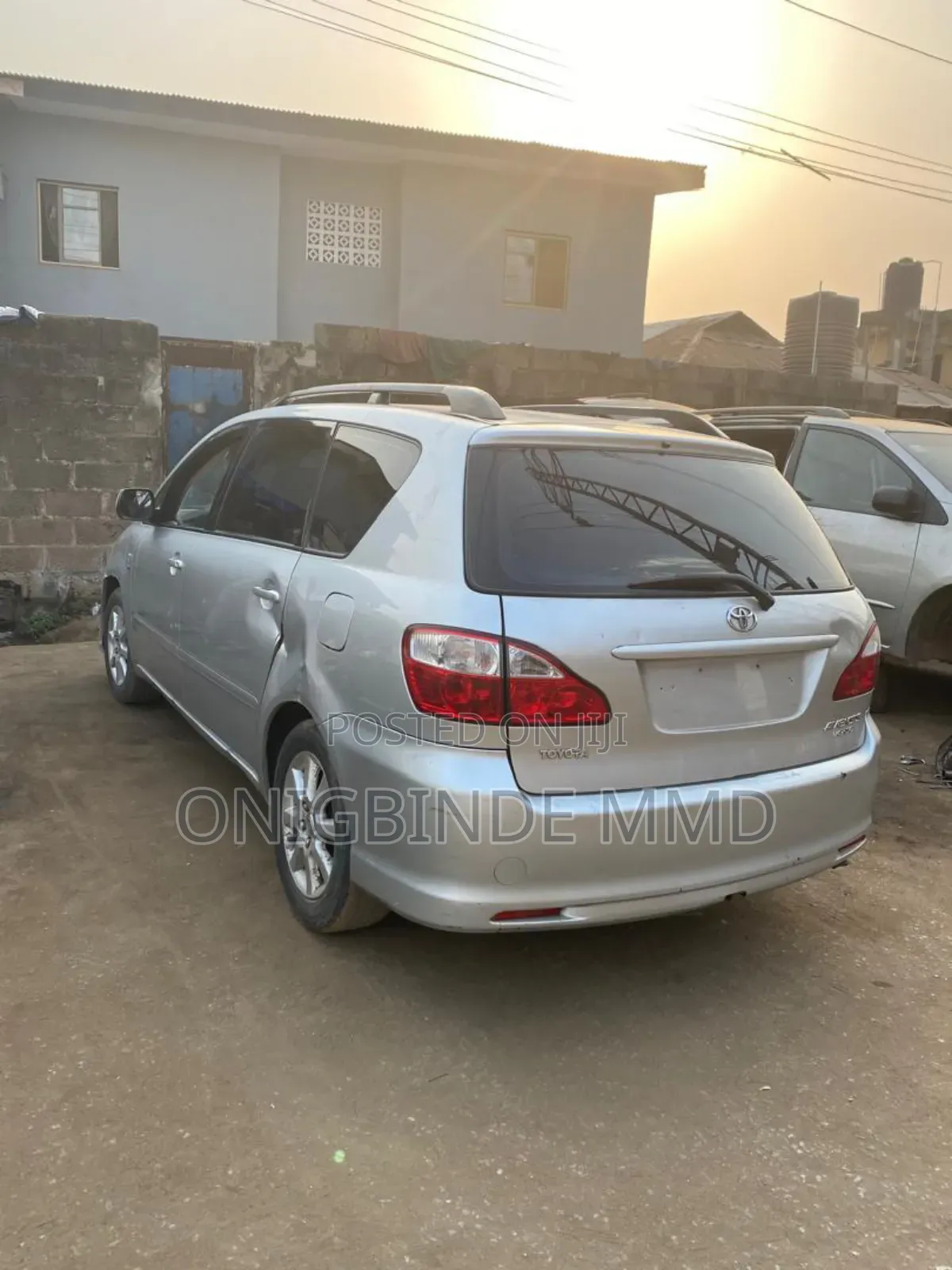 Toyota Avensis Verso 2.0 Petrol 2004 Silver