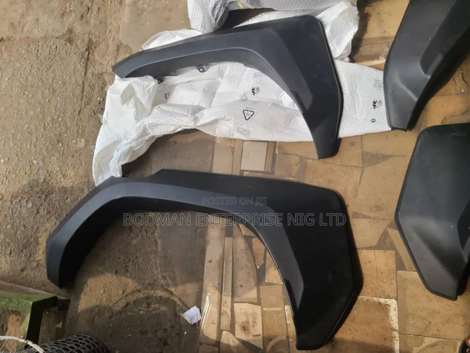 Complete Hilux Fender Paded GR Sport *, %4+