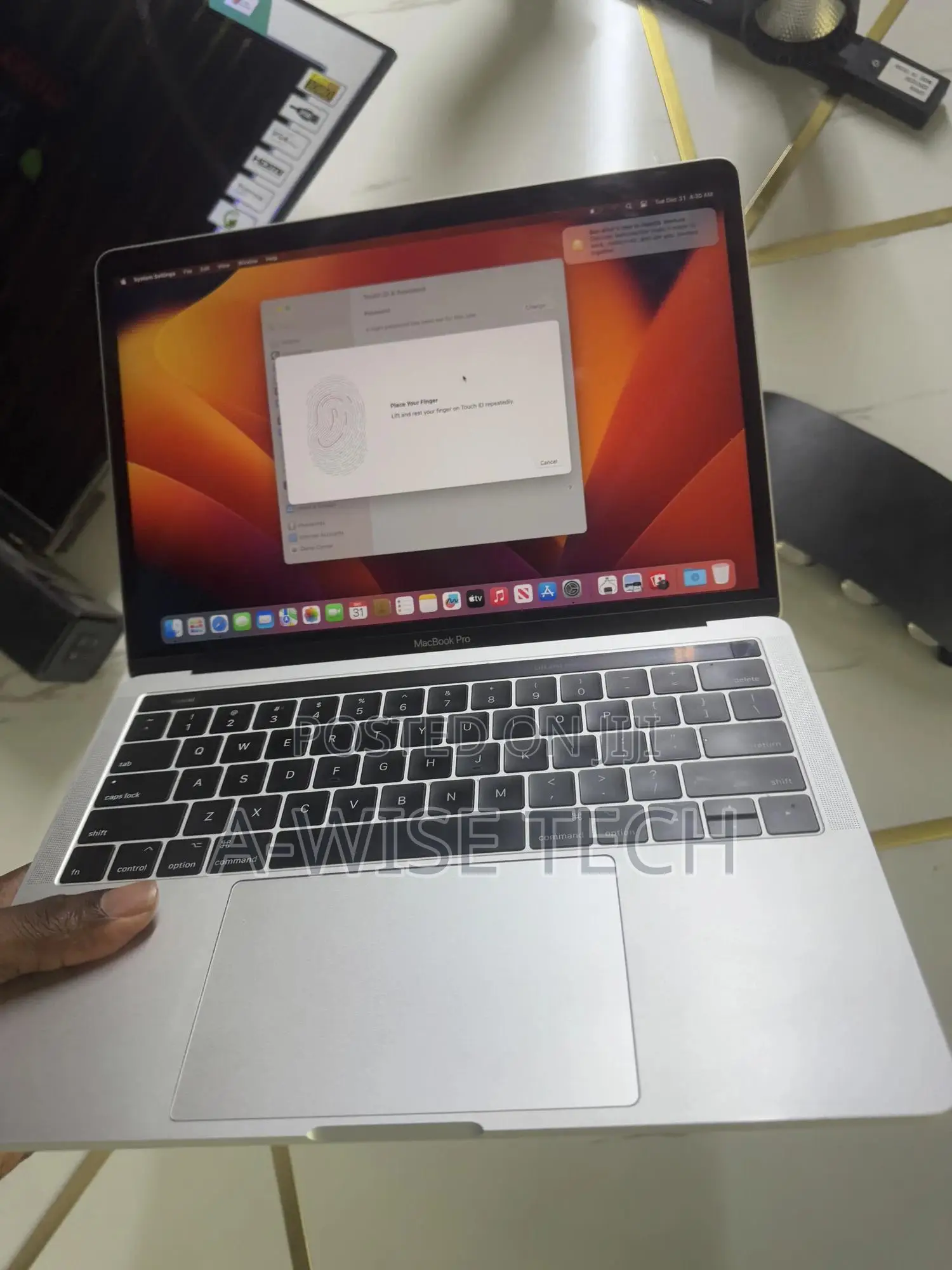 Laptop Apple MacBook Pro 2017 16GB Intel Core I5 SSD 256GB