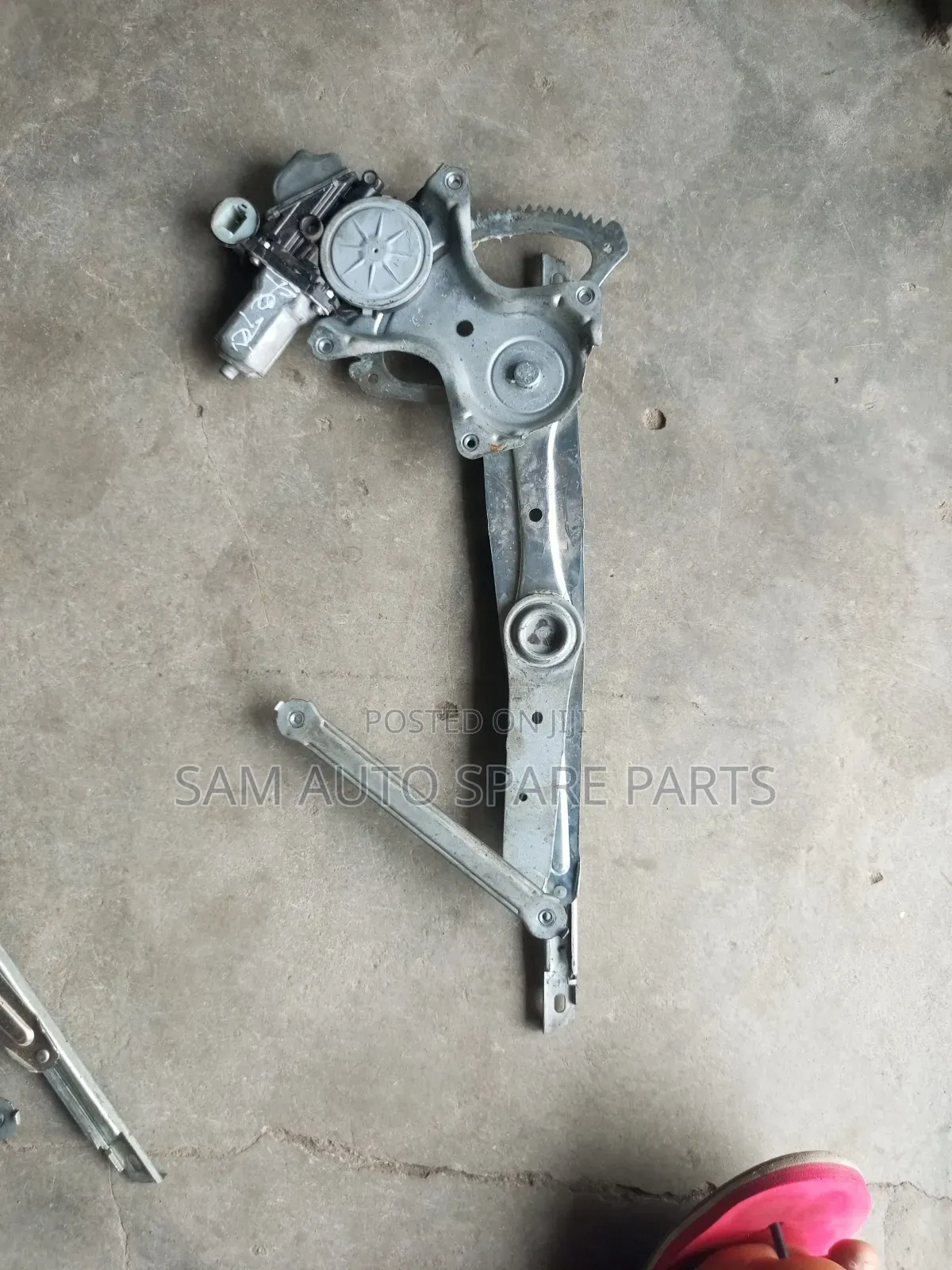 Toyota Venza Engine Glass Front Right 2015 Model