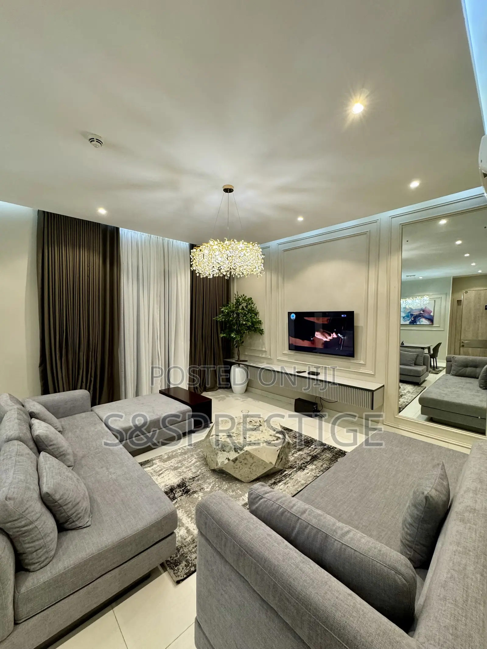 Luxurious One Bedroom Apartment With Roof Top Terrace
