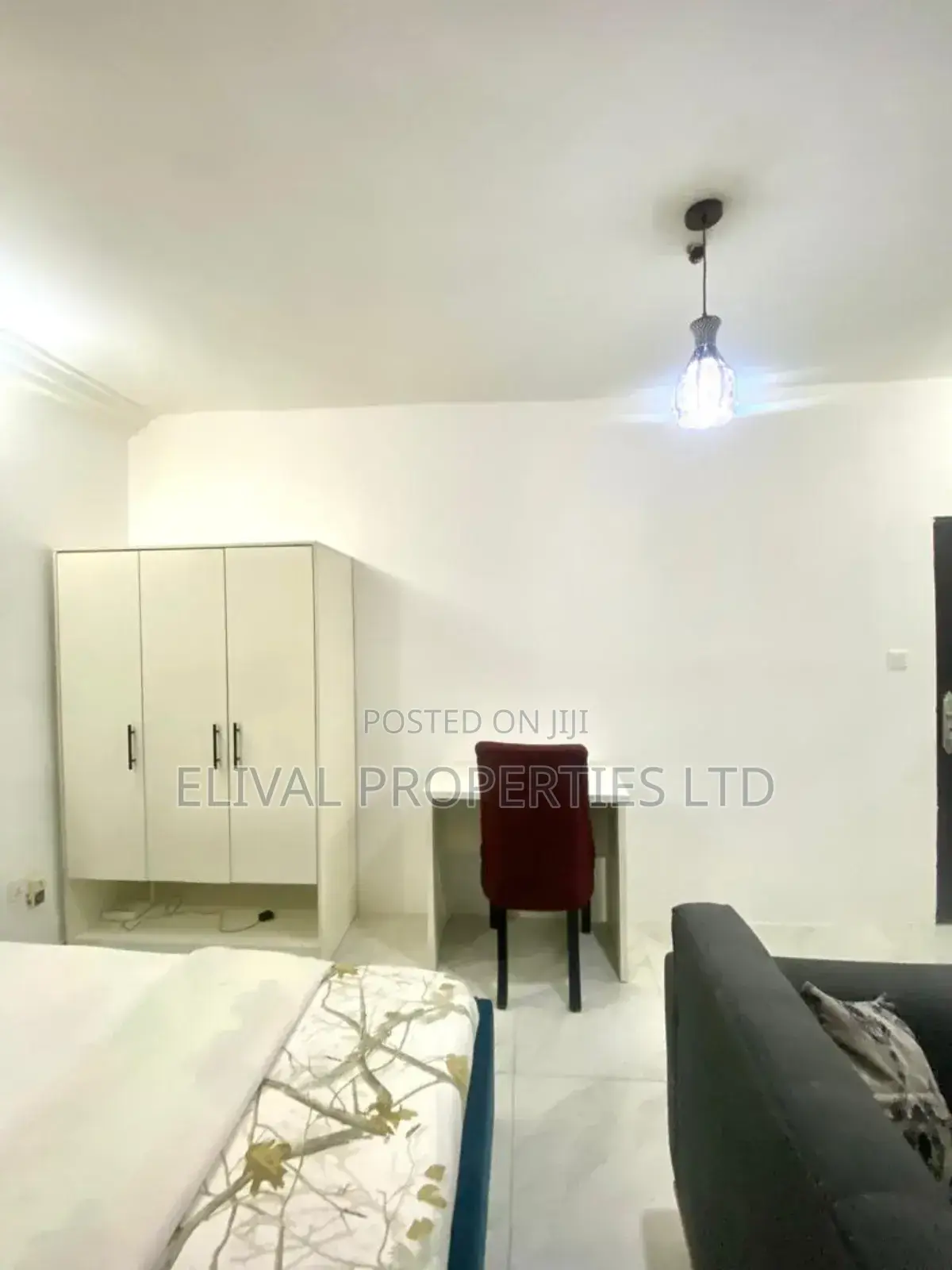 Large Tastefull Furnished Room
