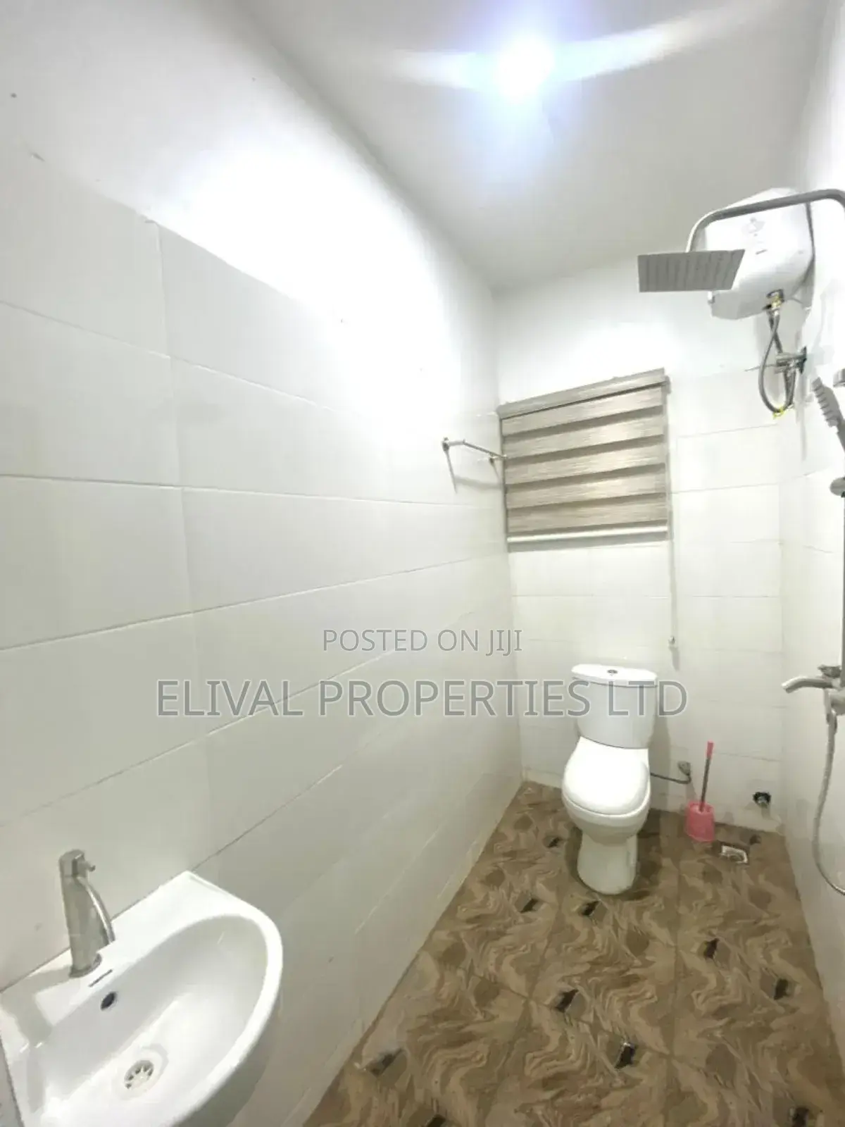 Large Tastefull Furnished Room