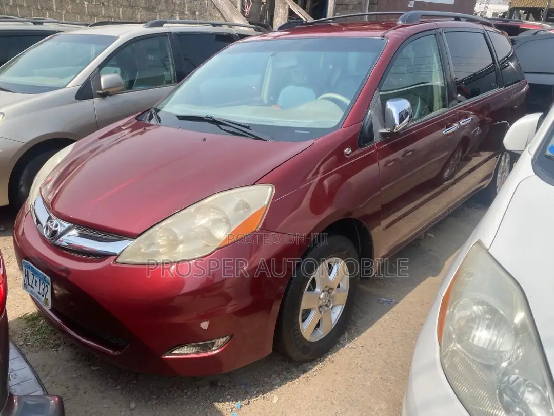 Toyota Sienna XLE FWD 2009 Red