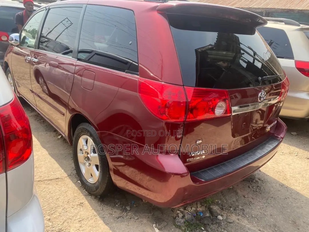 Toyota Sienna XLE FWD 2009 Red