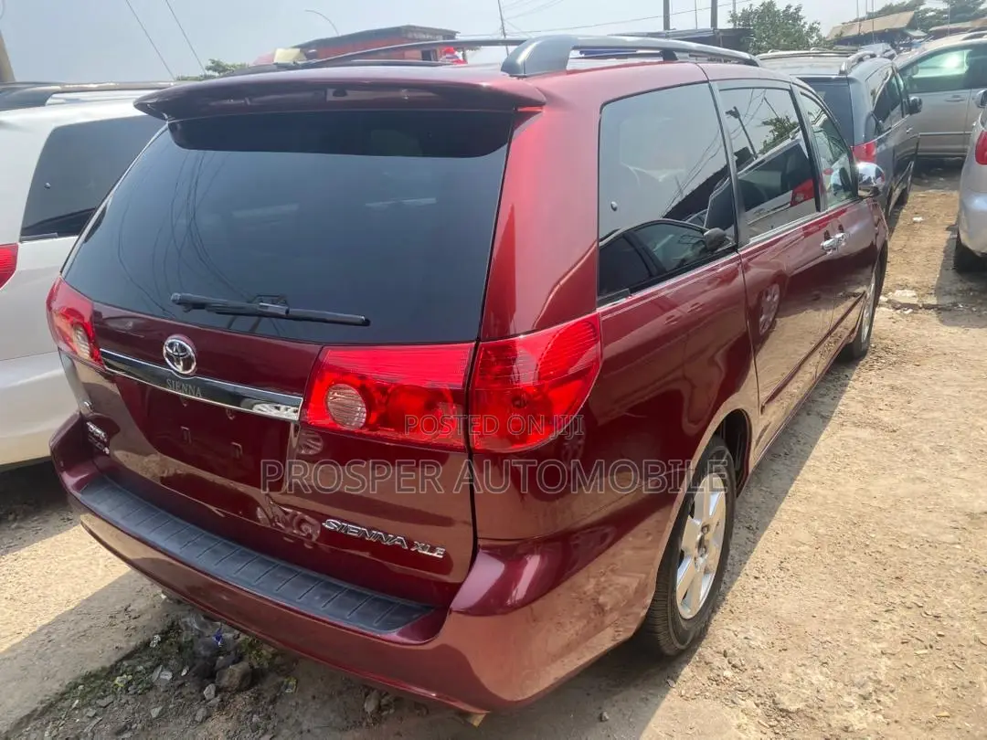 Toyota Sienna XLE FWD 2009 Red