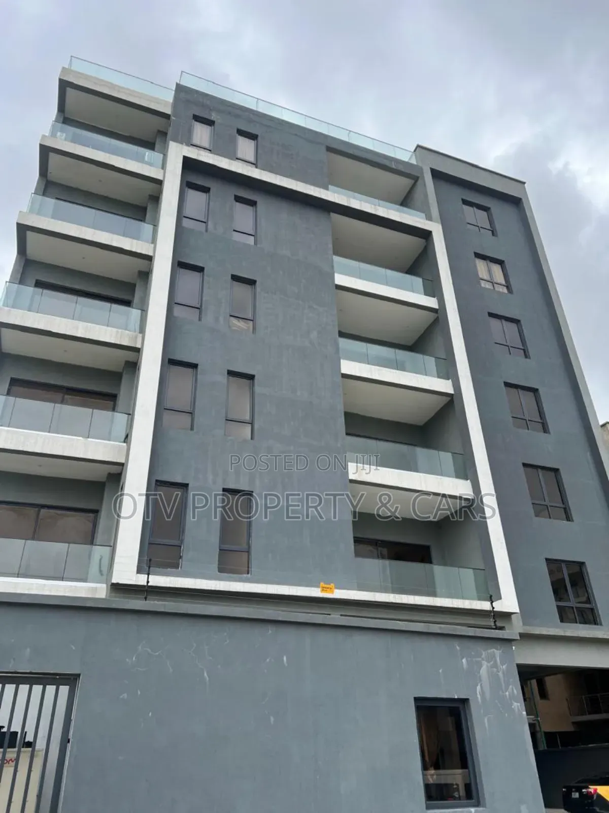 Furnished 2bdrm Apartment in Main Lekki Phase 1 for sale
