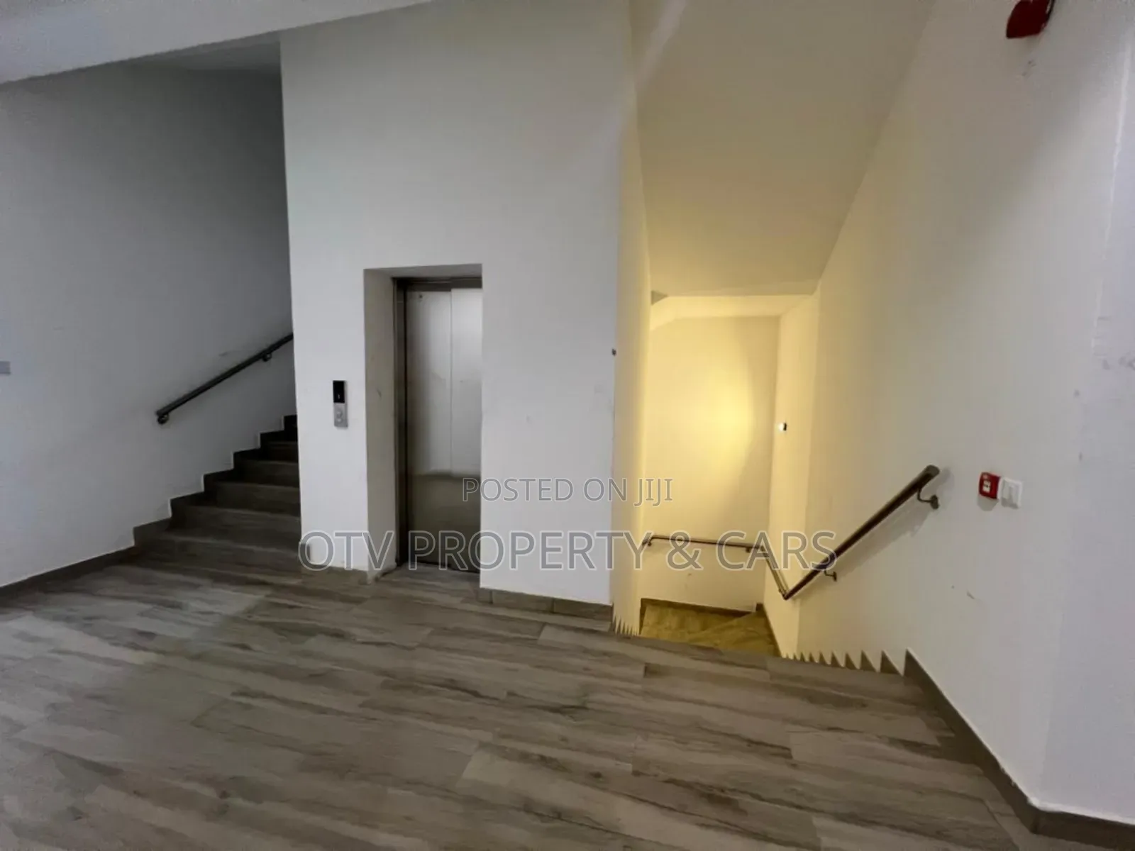 Furnished 2bdrm Apartment in Main Lekki Phase 1 for sale