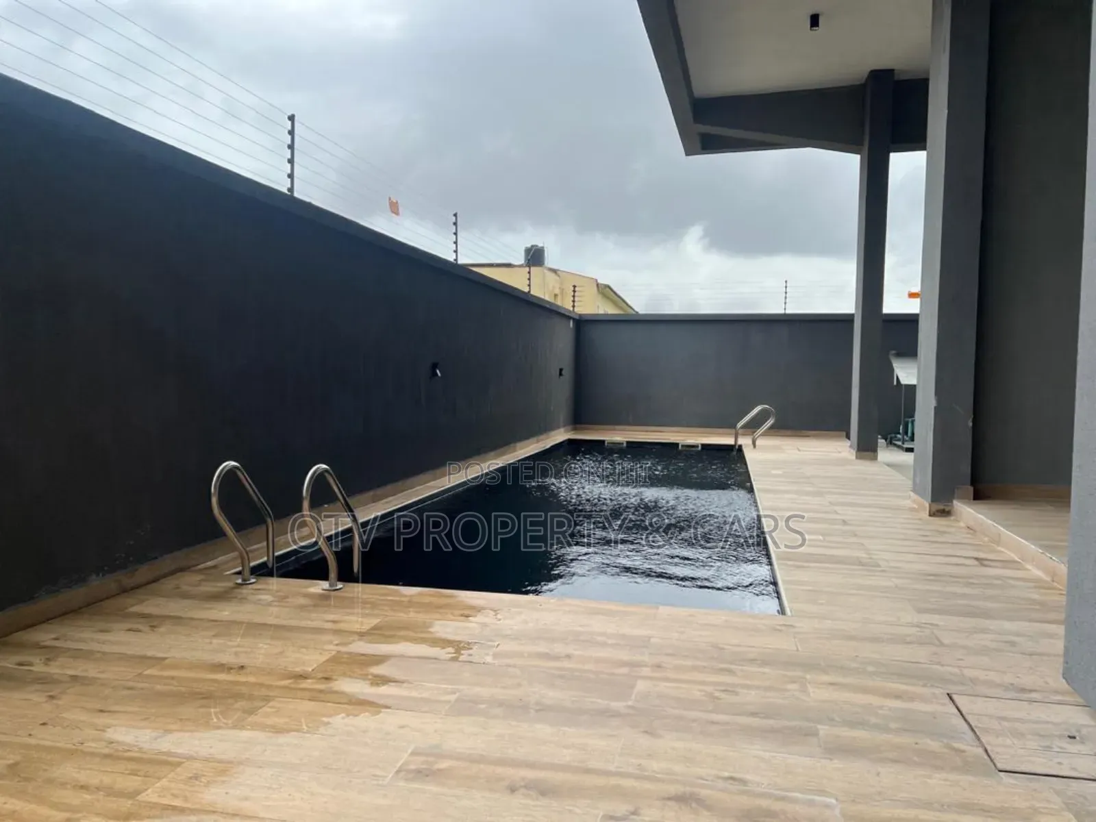 Furnished 2bdrm Apartment in Main Lekki Phase 1 for sale