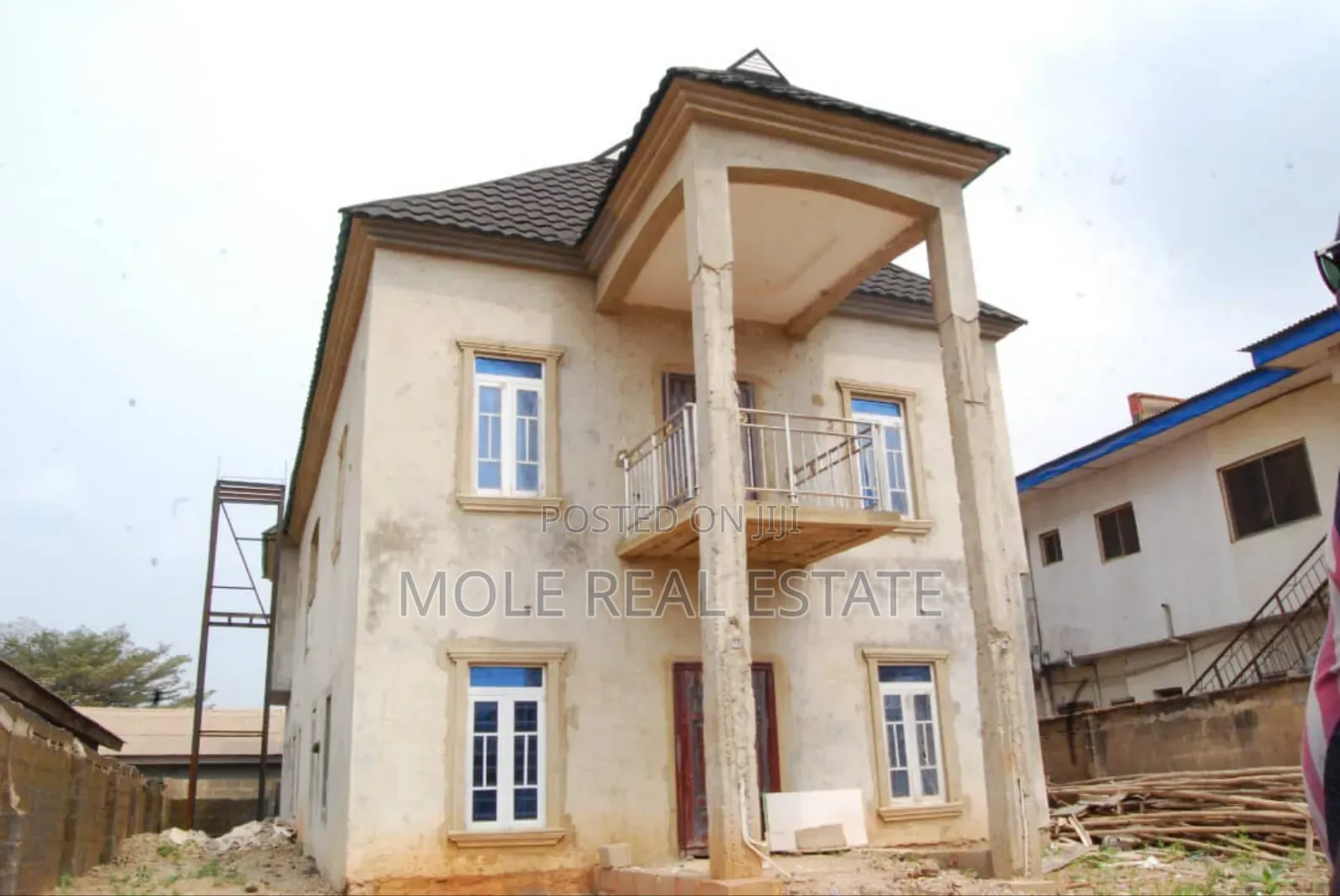 6bdrm Duplex in Estate, Akute Ajuwon for sale