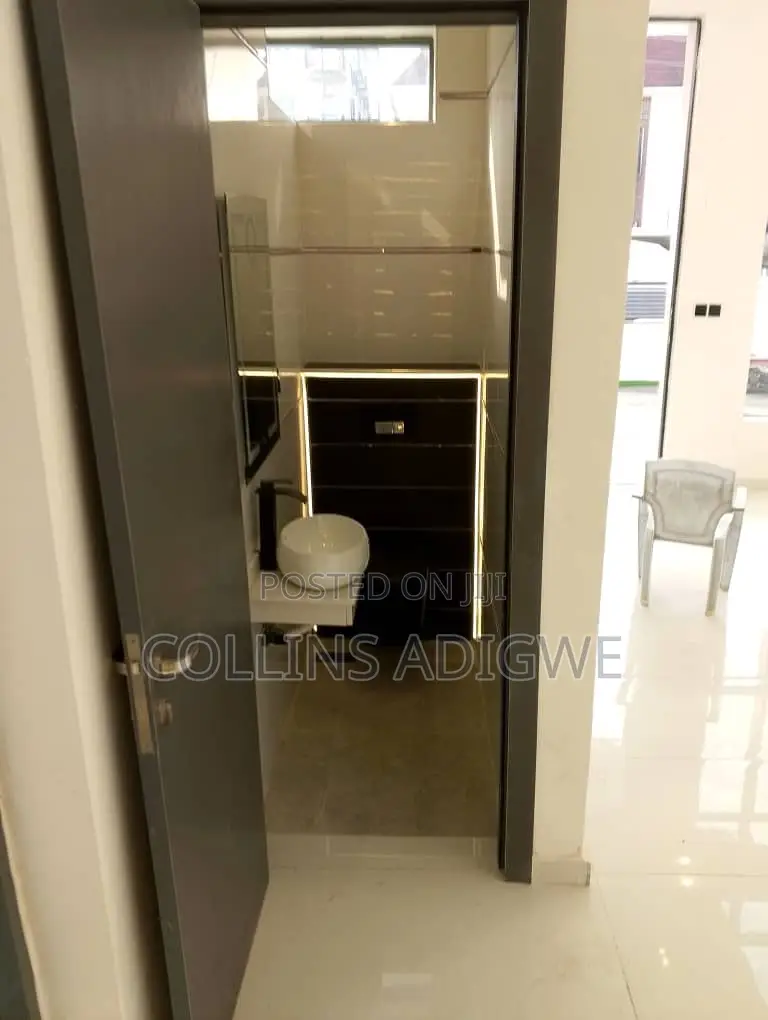5bdrm Duplex in Osapa Lekki Phase 1 for sale