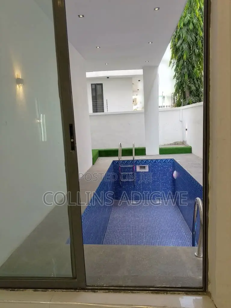 5bdrm Duplex in Osapa Lekki Phase 1 for sale