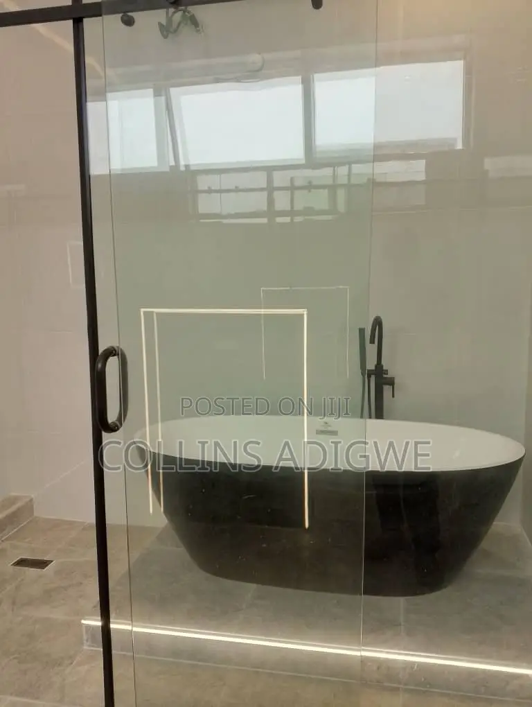 5bdrm Duplex in Osapa Lekki Phase 1 for sale