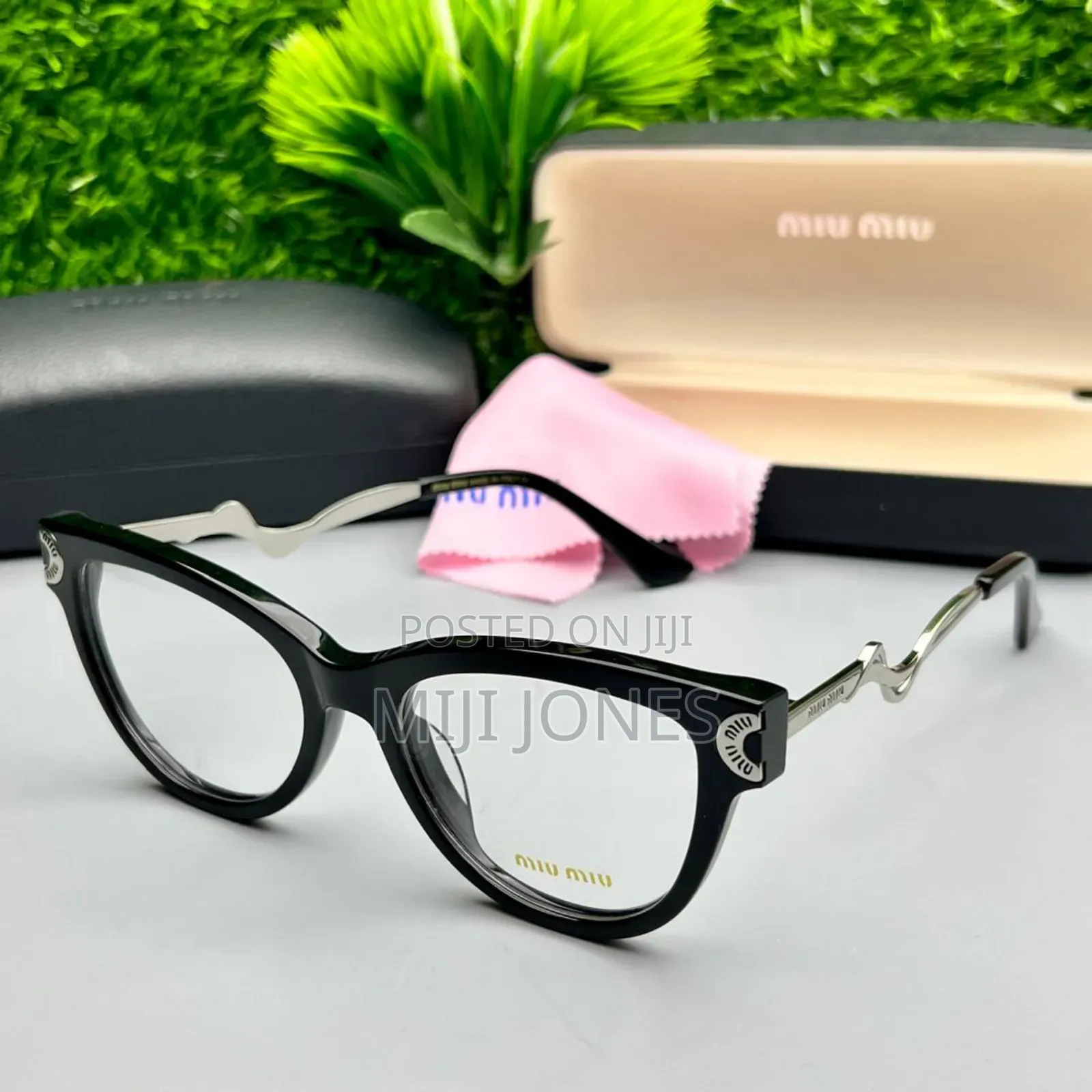 Cat Eye Metal Hands Eyewear
