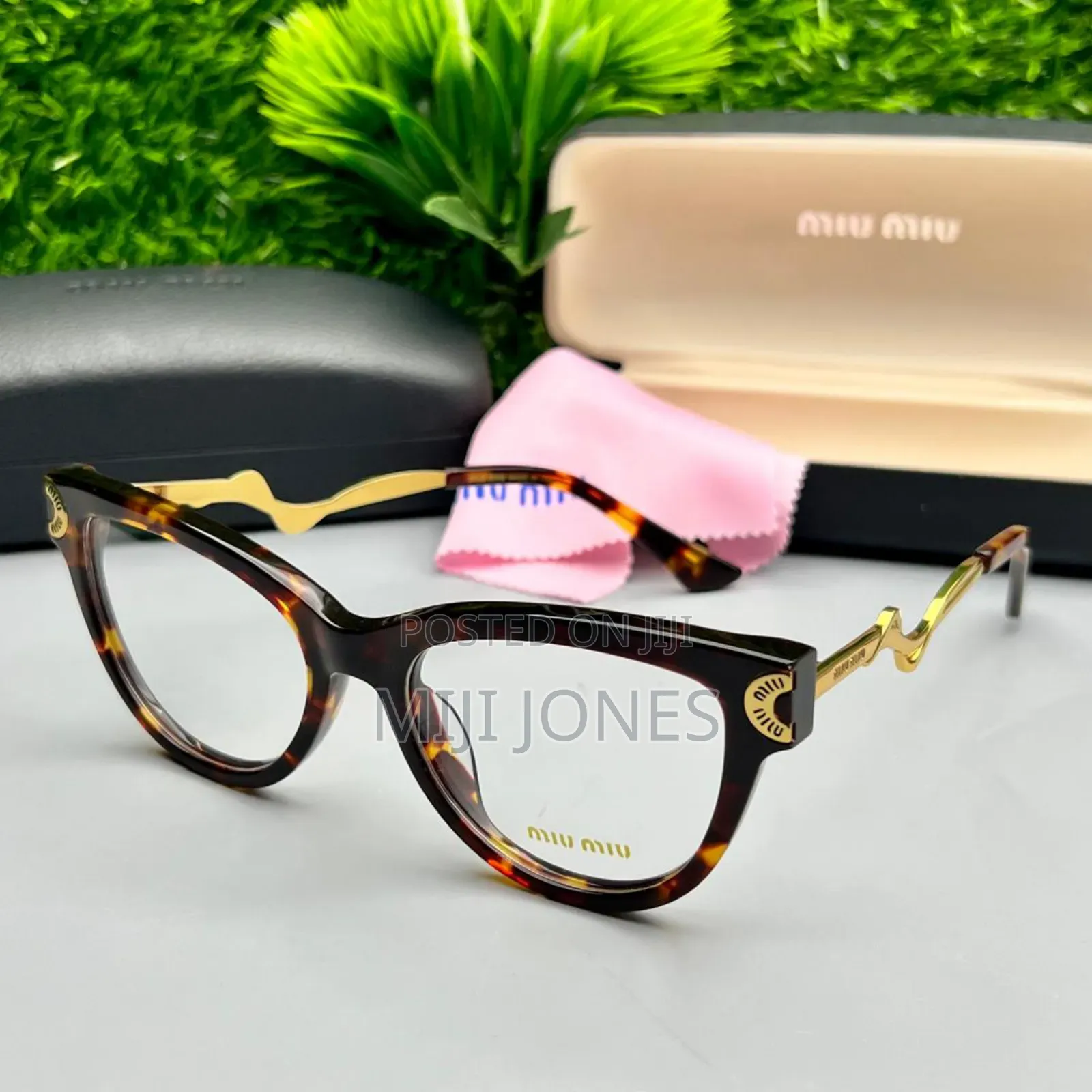 Cat Eye Metal Hands Eyewear