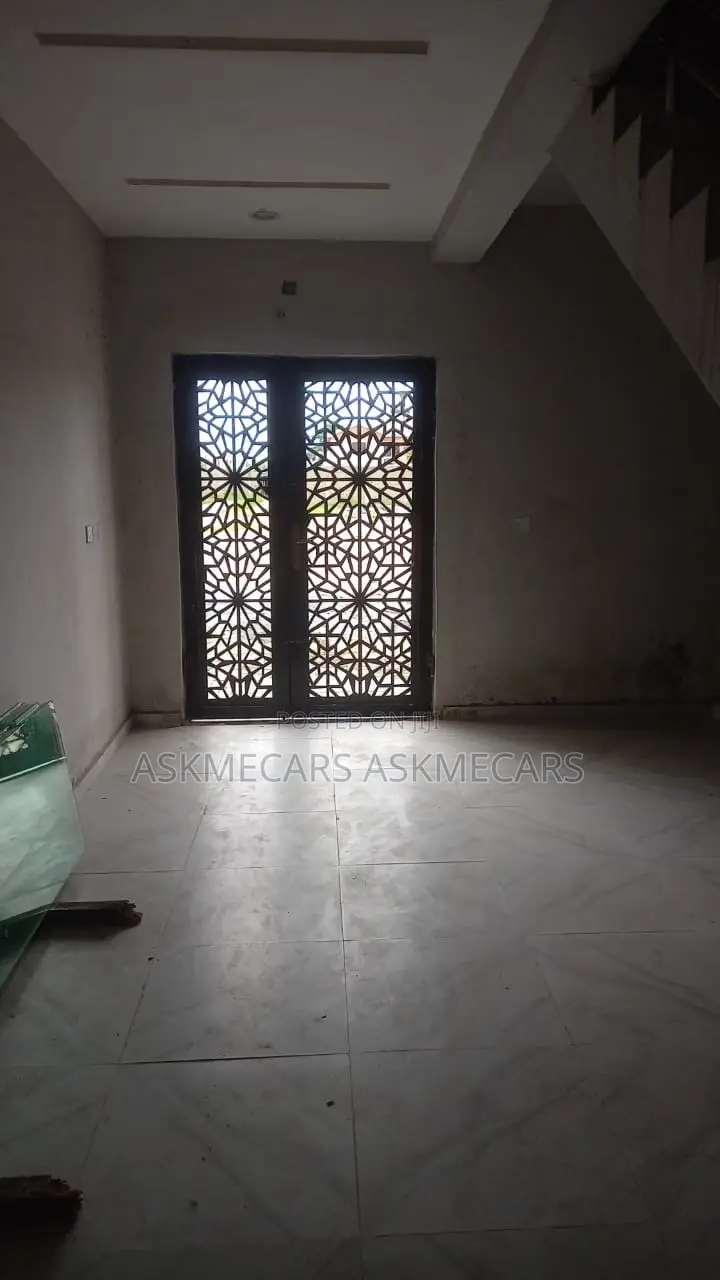 2bdrm Room & Parlour in Gra First Gate, Abijo for rent