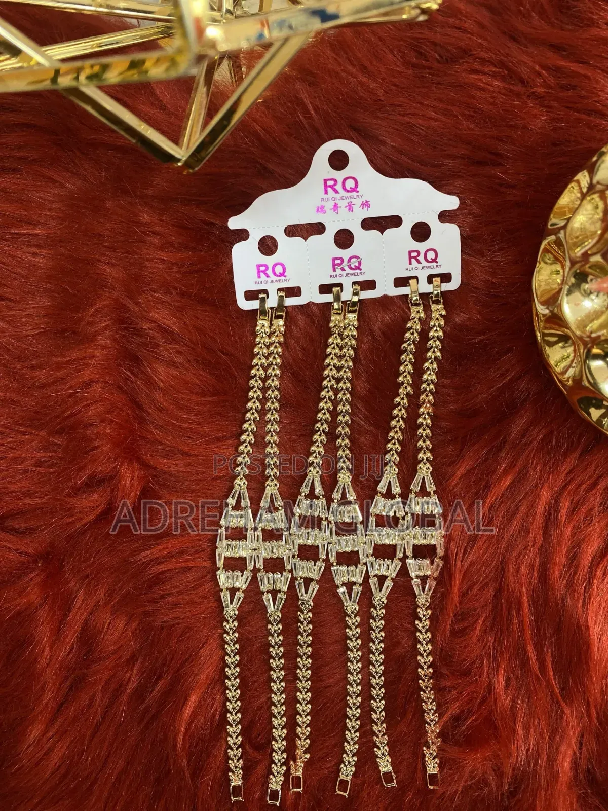 Quality Fashion Stoned Gold Hand Bracelet