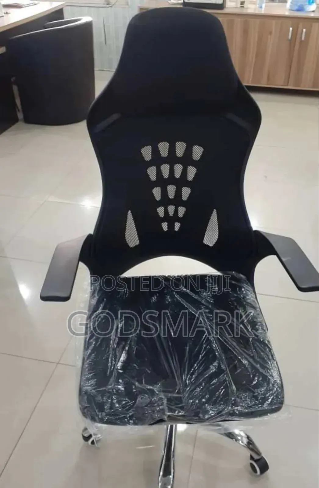 Brand New Office Chair With Swivel Tyres.
