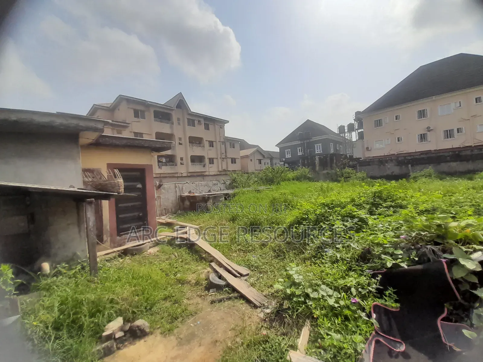Full Plot in an Estate