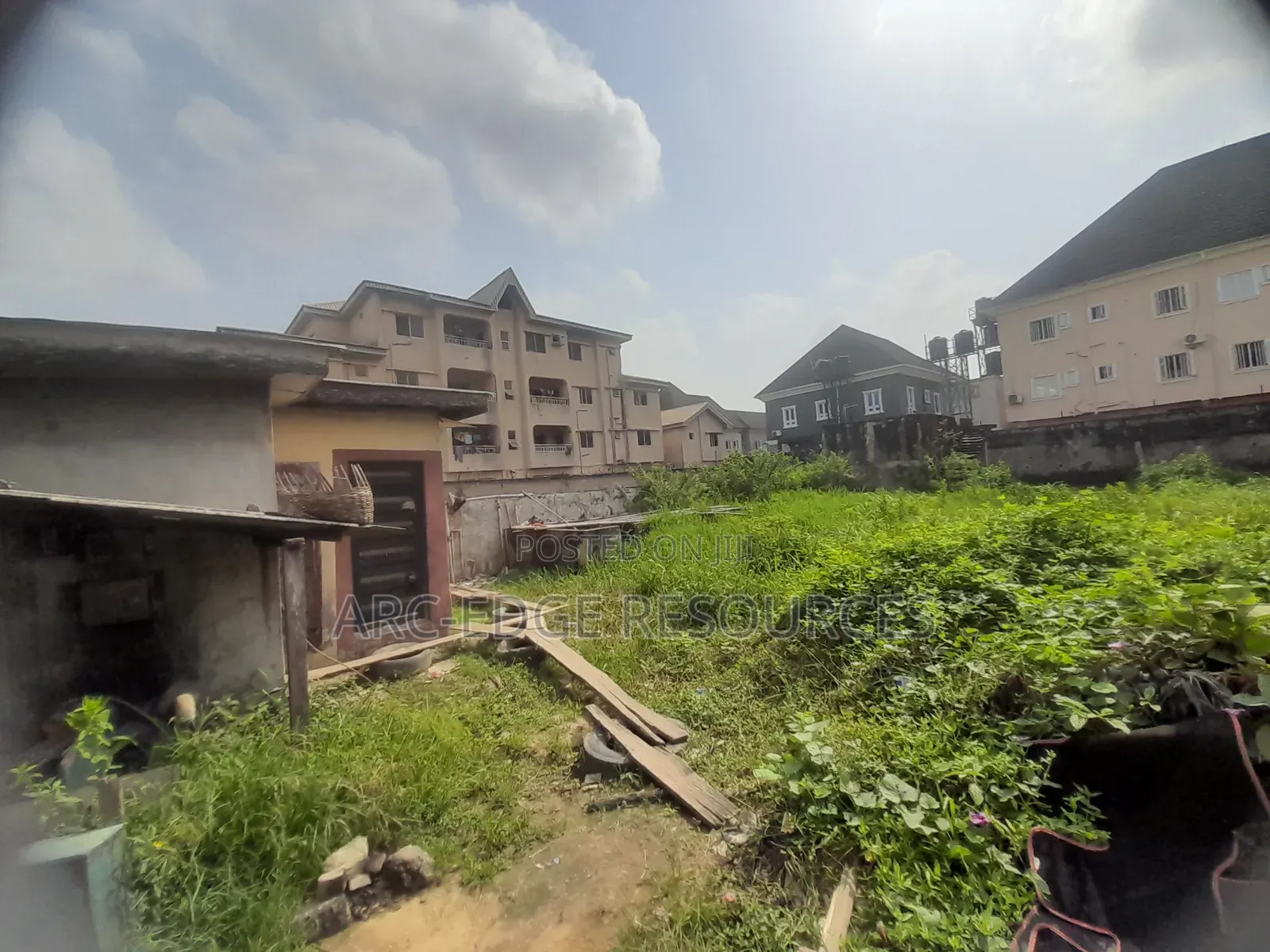 Full Plot in an Estate