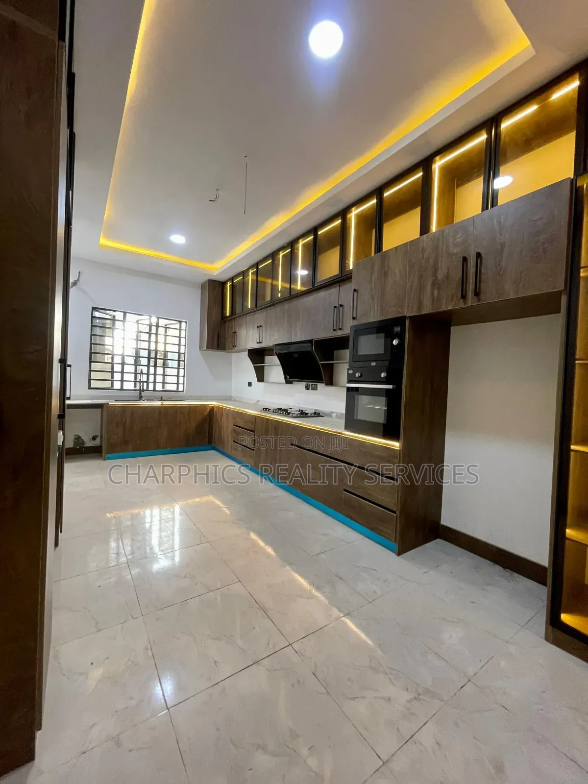 5bdrm Duplex in Osapa london for sale