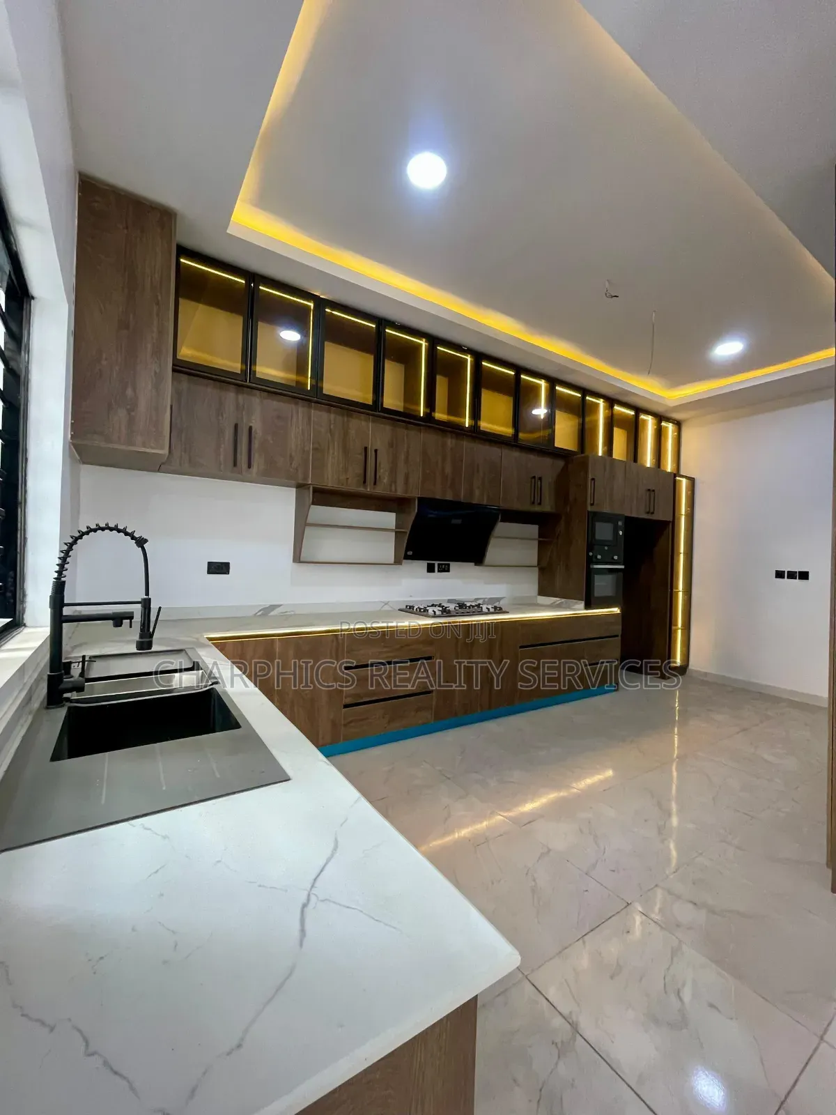 5bdrm Duplex in Osapa london for sale