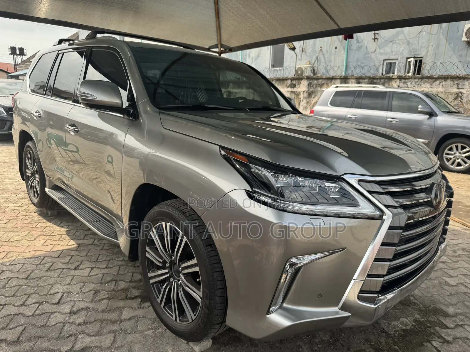 Lexus LX 570 AWD 2018 Gold