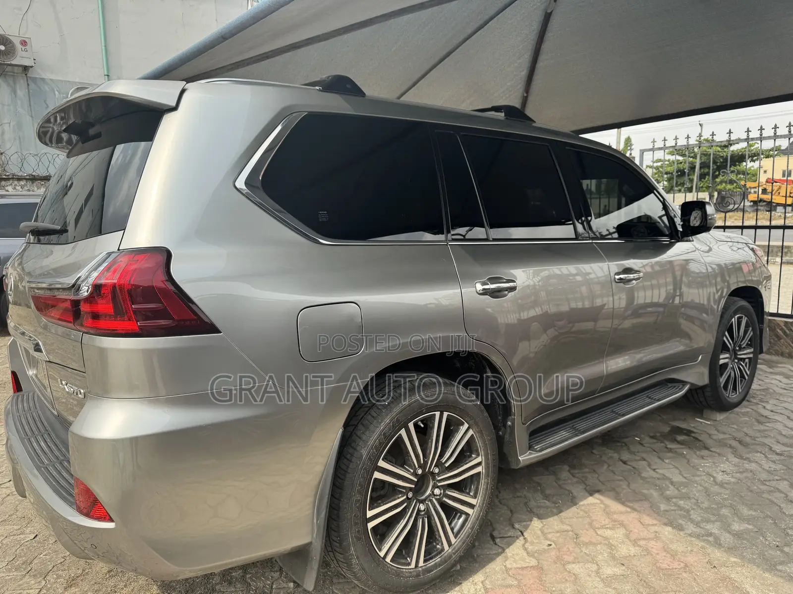 Lexus LX 570 AWD 2018 Gold