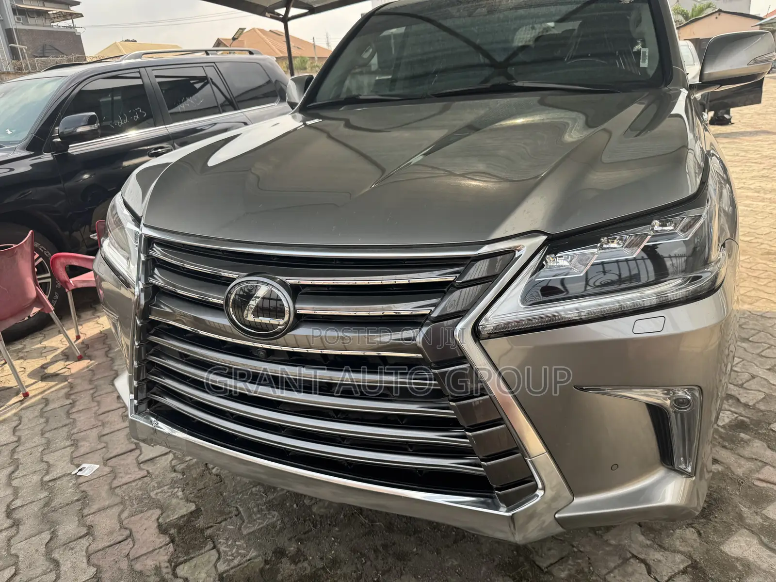Lexus LX 570 AWD 2018 Gold