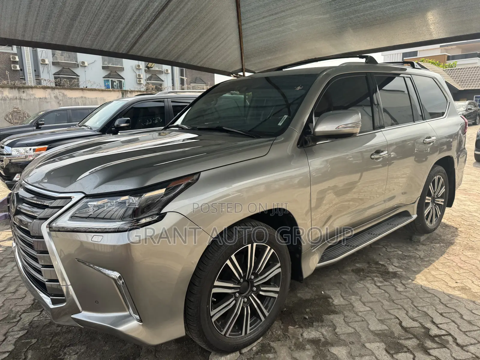 Lexus LX 570 AWD 2018 Gold