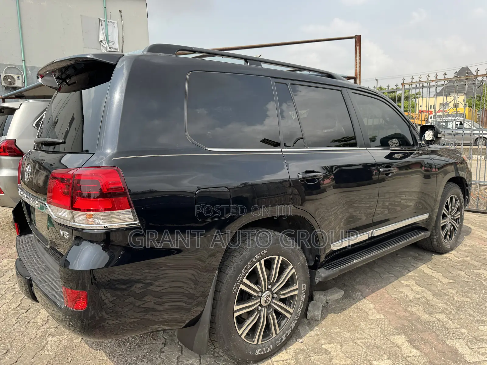 Toyota Land Cruiser 5.7 V8 VXR 2017 Black