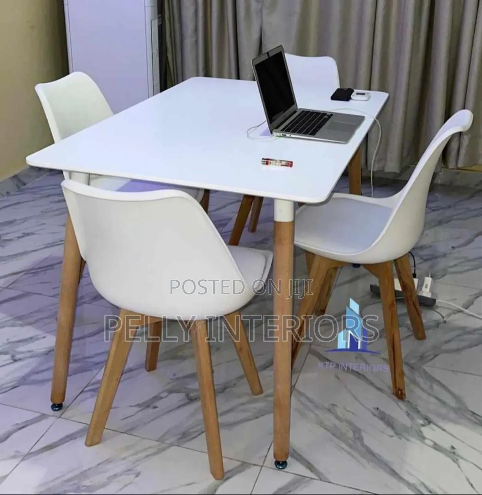 Dnning Table With 4 Leather Padded Chairs