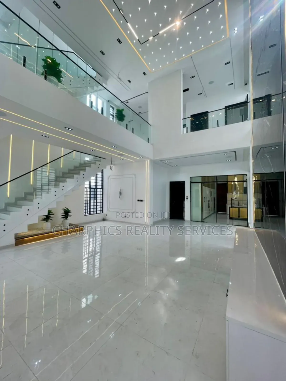 5bdrm Duplex in Chevron for sale