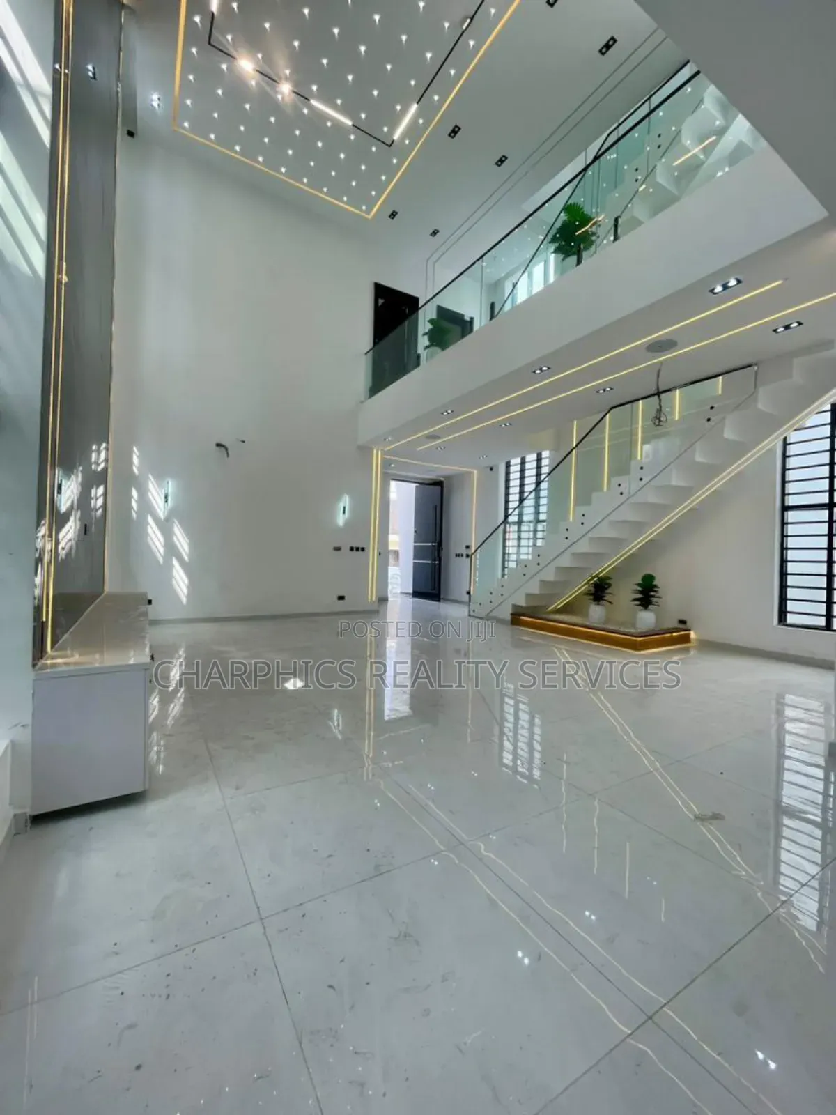 5bdrm Duplex in Chevron for sale