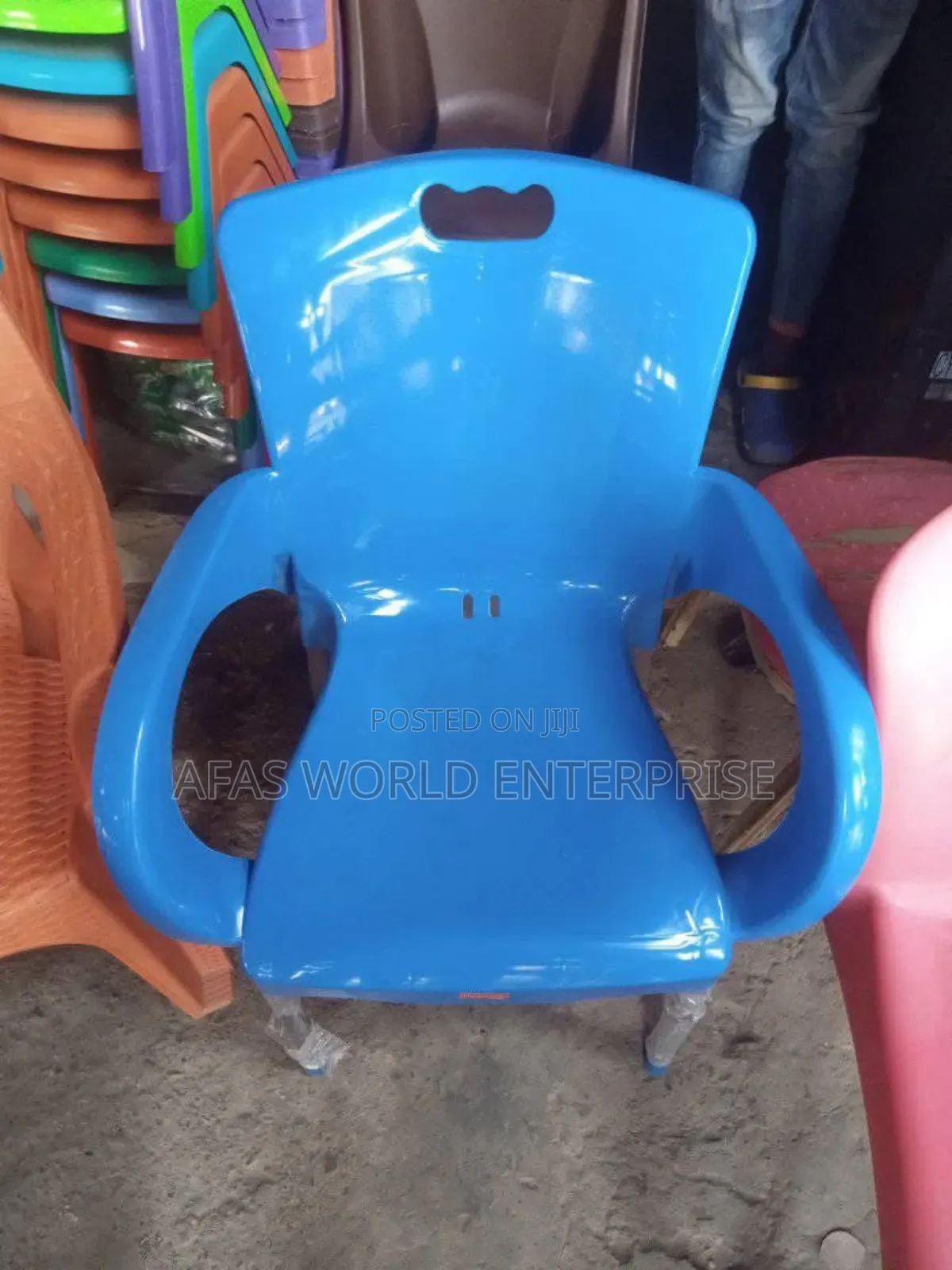 Beautiful Plastic Chair for Restaurant Use